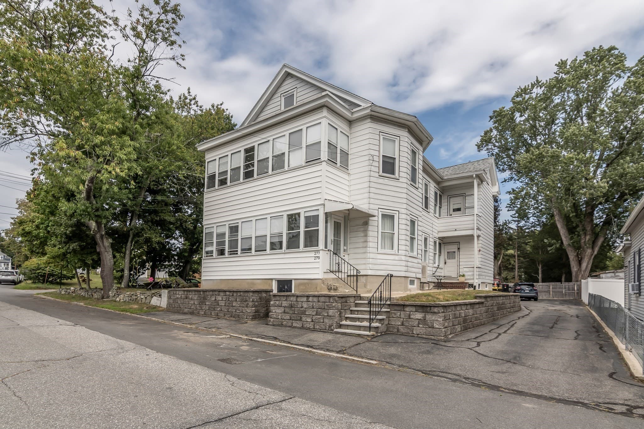 277 Cumberland Rd, Lowell MA 01850