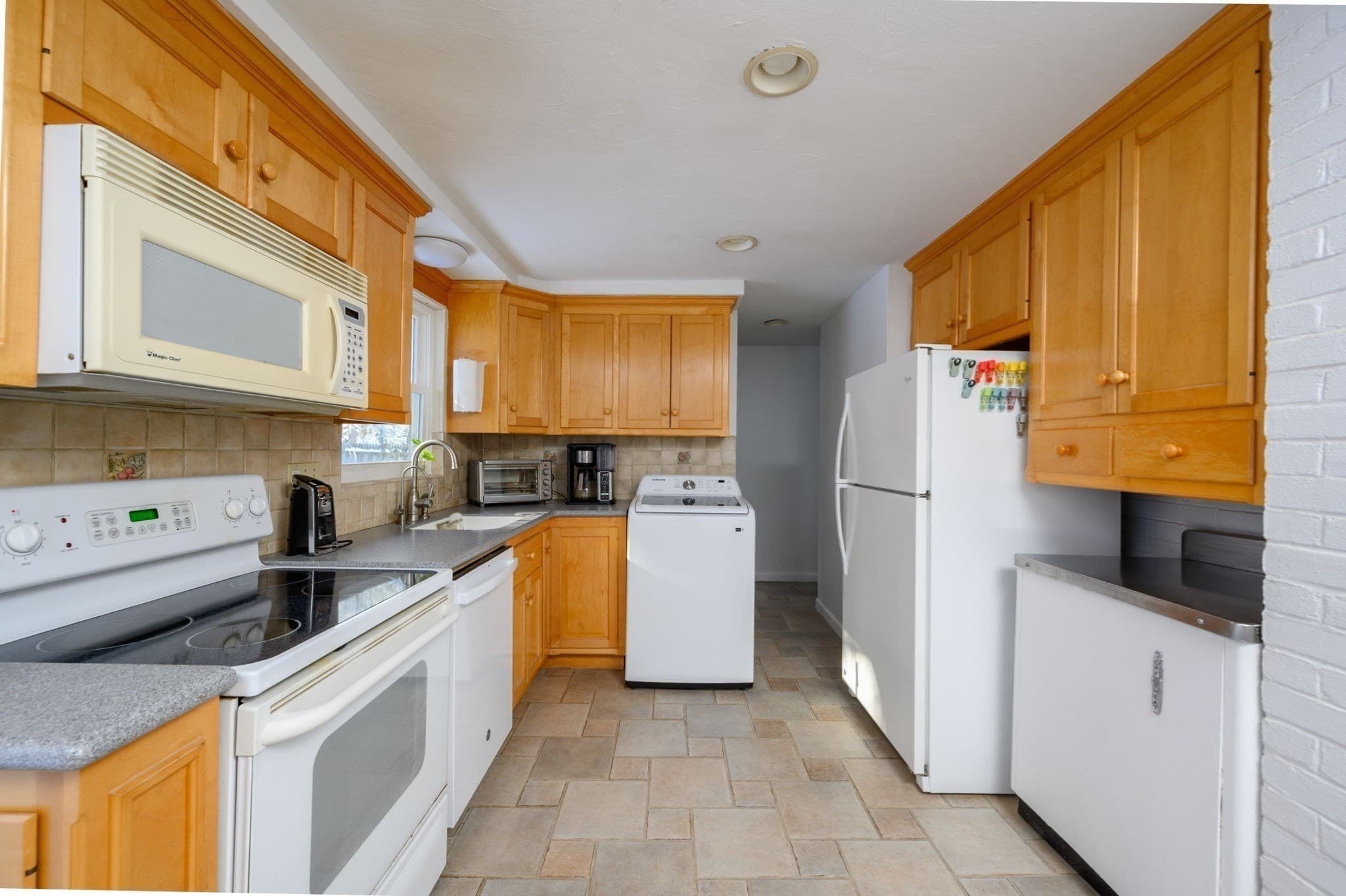 Single Family Residence at 95 Rindone St, Holbrook MA 02343, Holbrook, photo 8 of 15