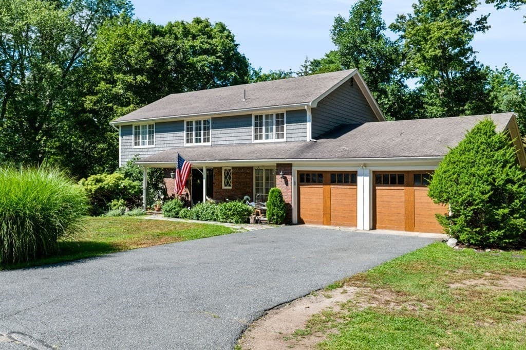 Single Family Residence at 1 Elm Top Lane, Beverly MA 01915, Beverly, photo 2 of 36