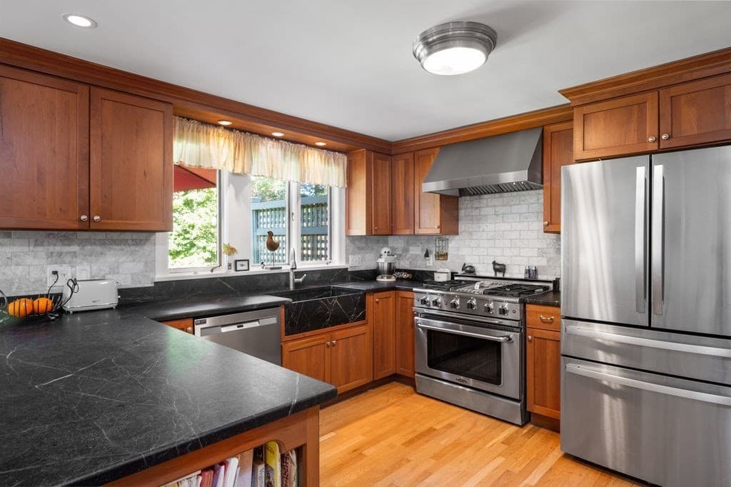 Single Family Residence at 1 Elm Top Lane, Beverly MA 01915, Beverly, photo 6 of 36