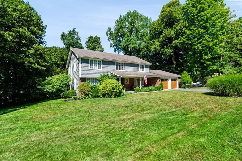 Single Family Residence at 1 Elm Top Lane, Beverly MA 01915, Beverly, photo 3 of 36