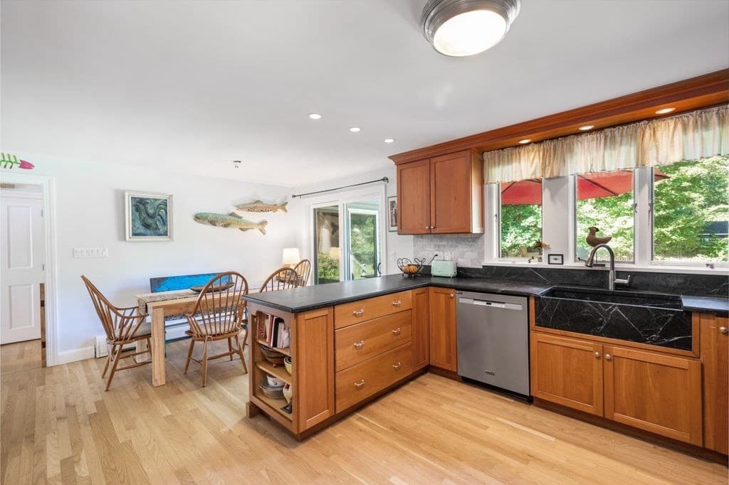 Single Family Residence at 1 Elm Top Lane, Beverly MA 01915, Beverly, photo 5 of 36