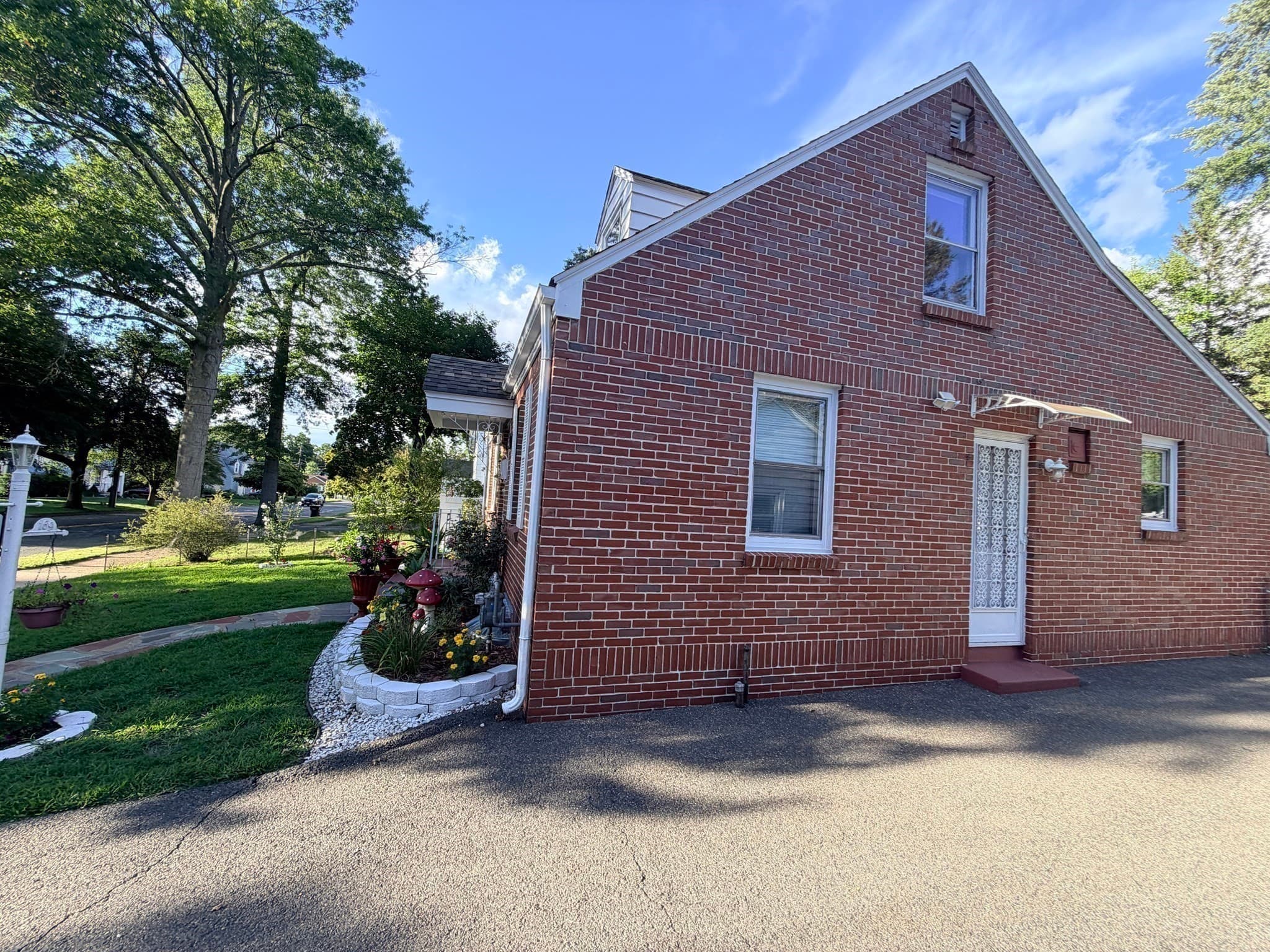 Single Family Residence at 169 Roosevelt Ave, Springfield MA 01118, Springfield, photo 4 of 30