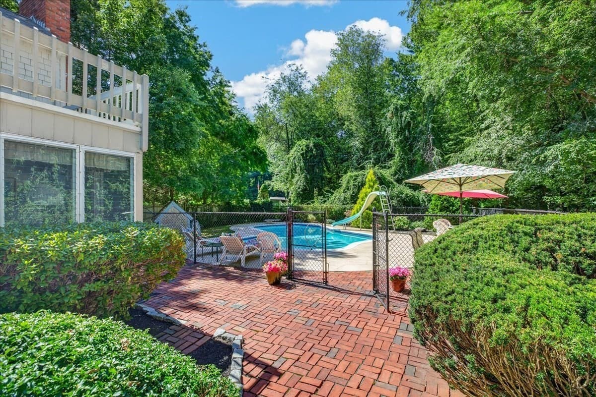 Single Family Residence at 293 Mayflower Cir, Hanover MA 02339, Hanover, photo 31 of 42