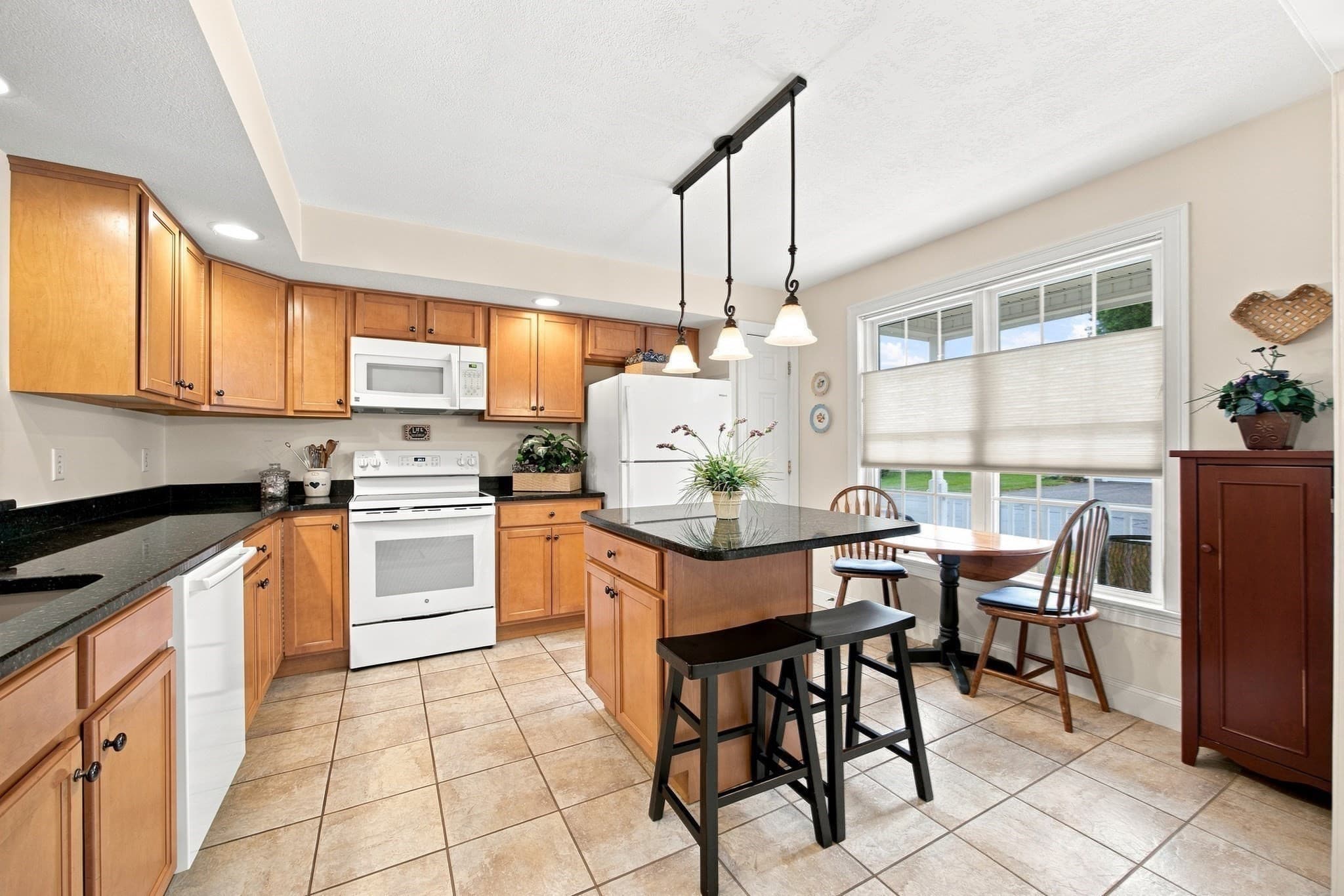 Condominium at 9 Parc Place # 2, Southampton MA 01073, Southampton, photo 6 of 28