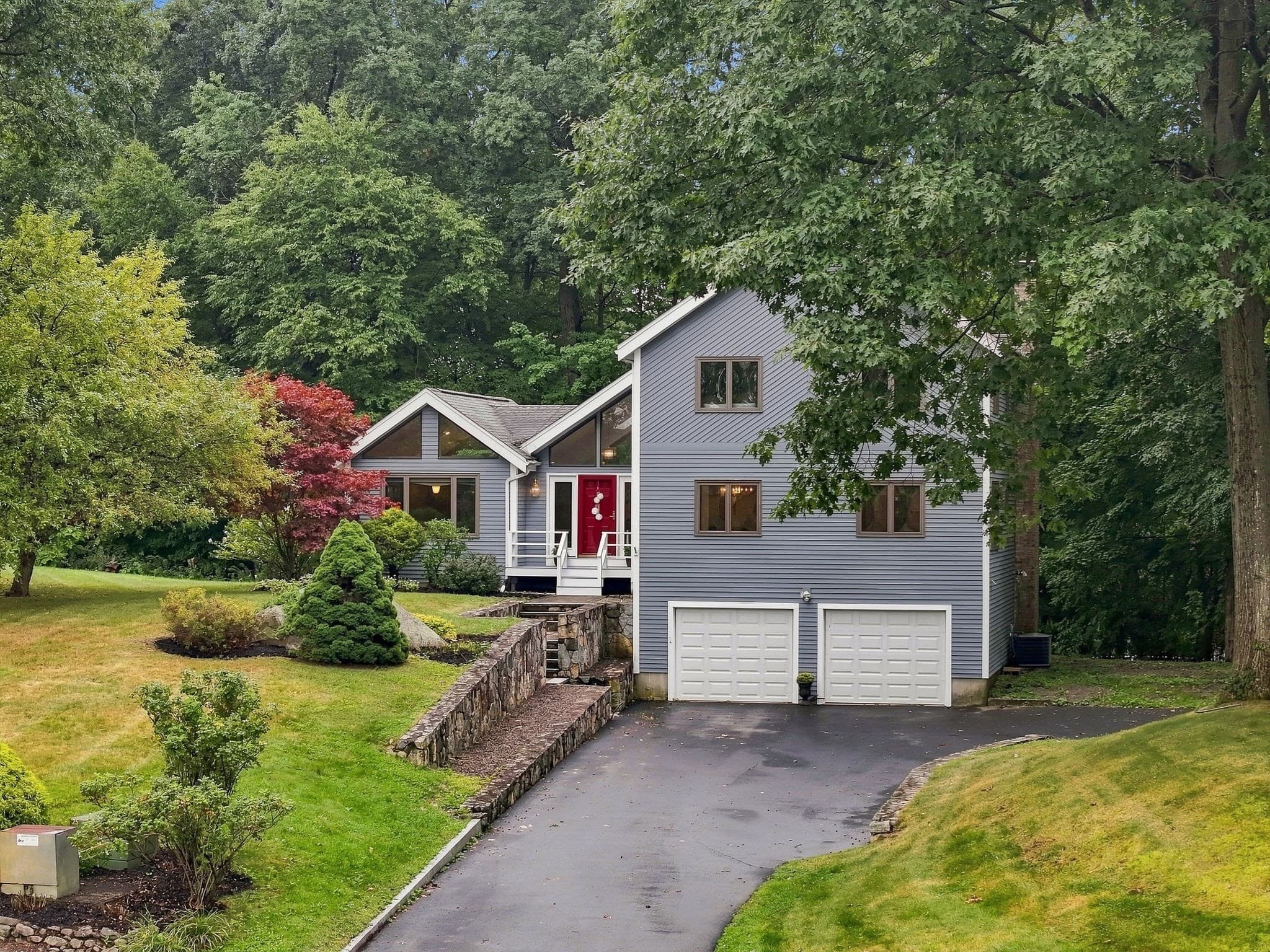 Single Family Residence at 1 Utica Dr, Hudson MA 01749, Hudson, photo 2 of 36
