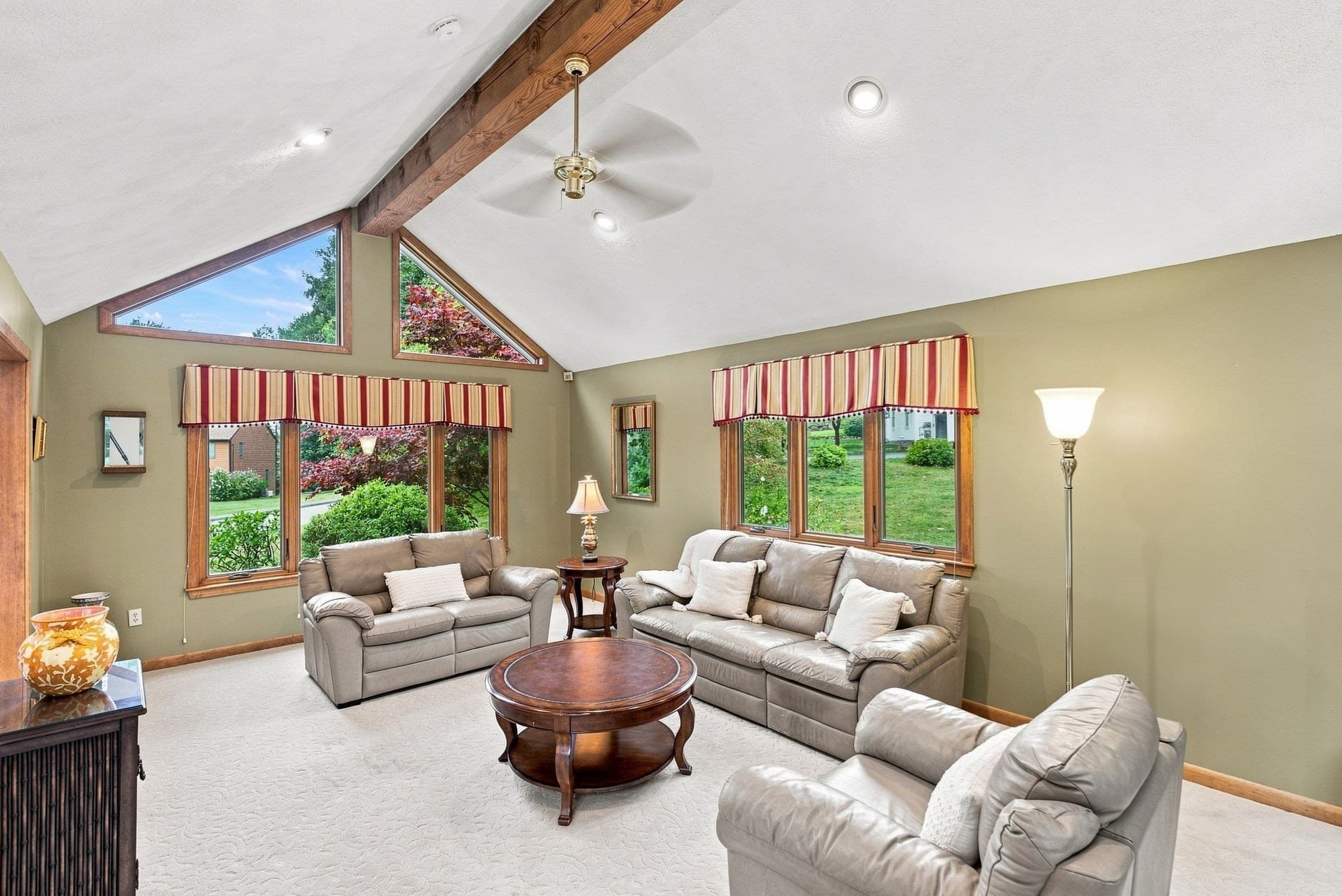 Single Family Residence at 1 Utica Dr, Hudson MA 01749, Hudson, photo 5 of 36