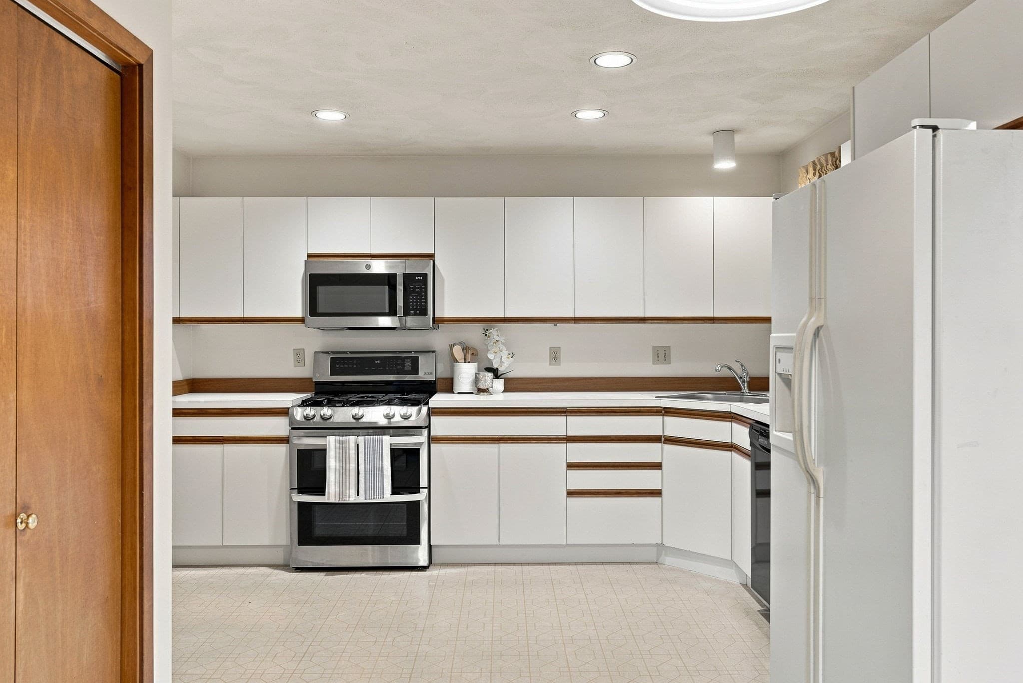 Single Family Residence at 1 Utica Dr, Hudson MA 01749, Hudson, photo 15 of 36