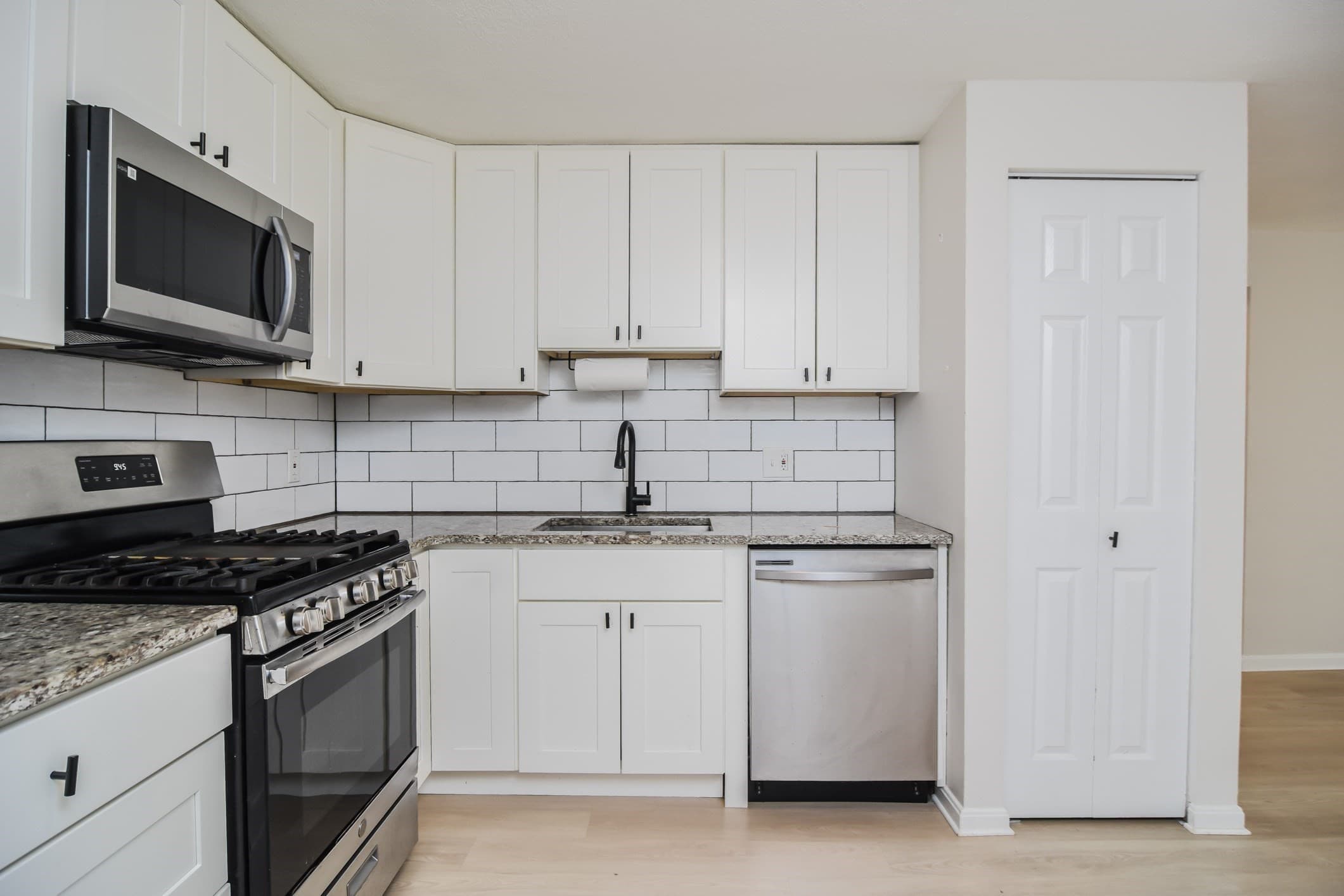 Condominium at 8 Kenmar Drive # 55, Billerica MA 01821, Billerica, photo 3 of 35