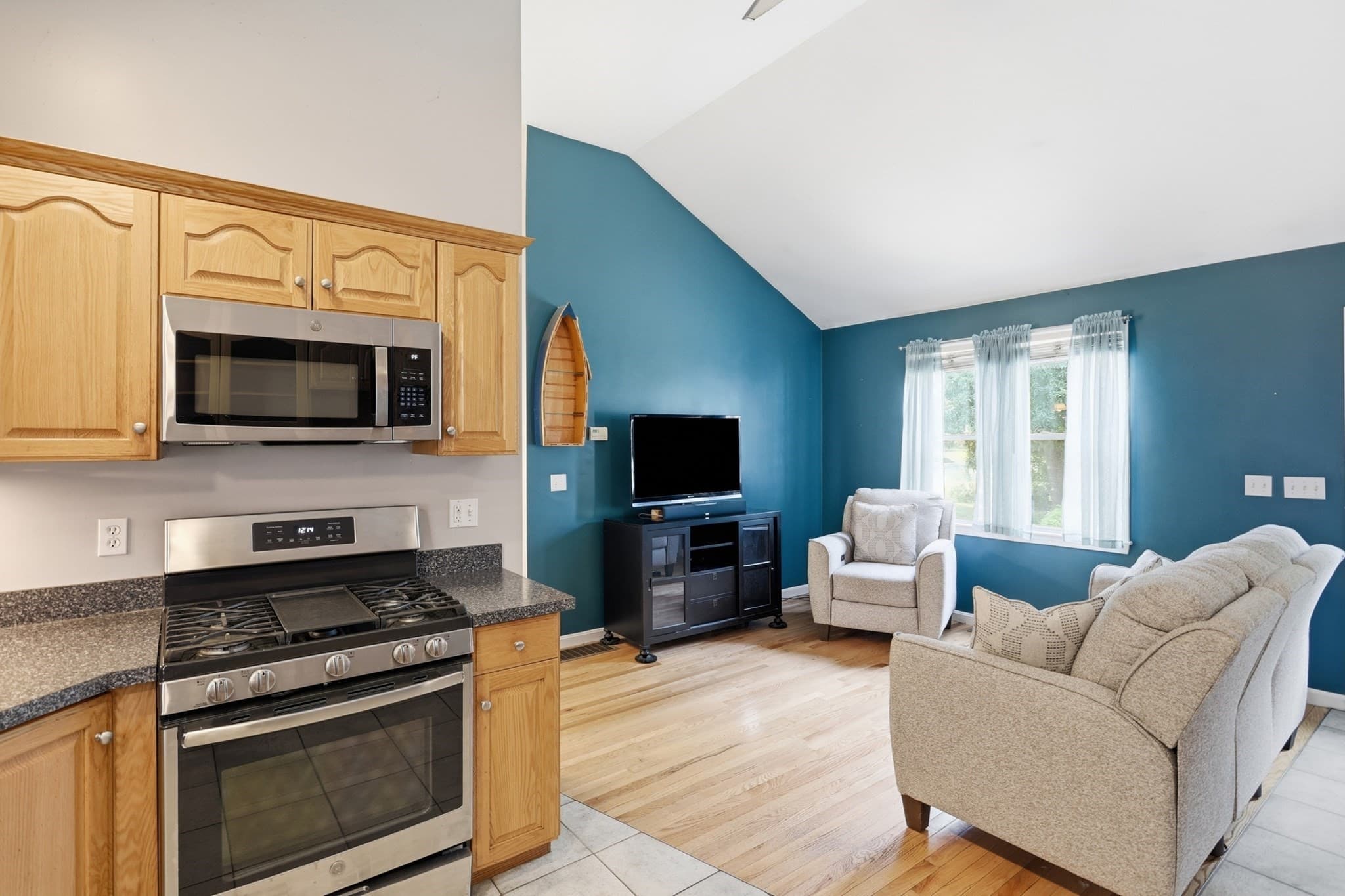 Single Family Residence at 6 Oak Road, Littleton MA 01460, Littleton, photo 6 of 29
