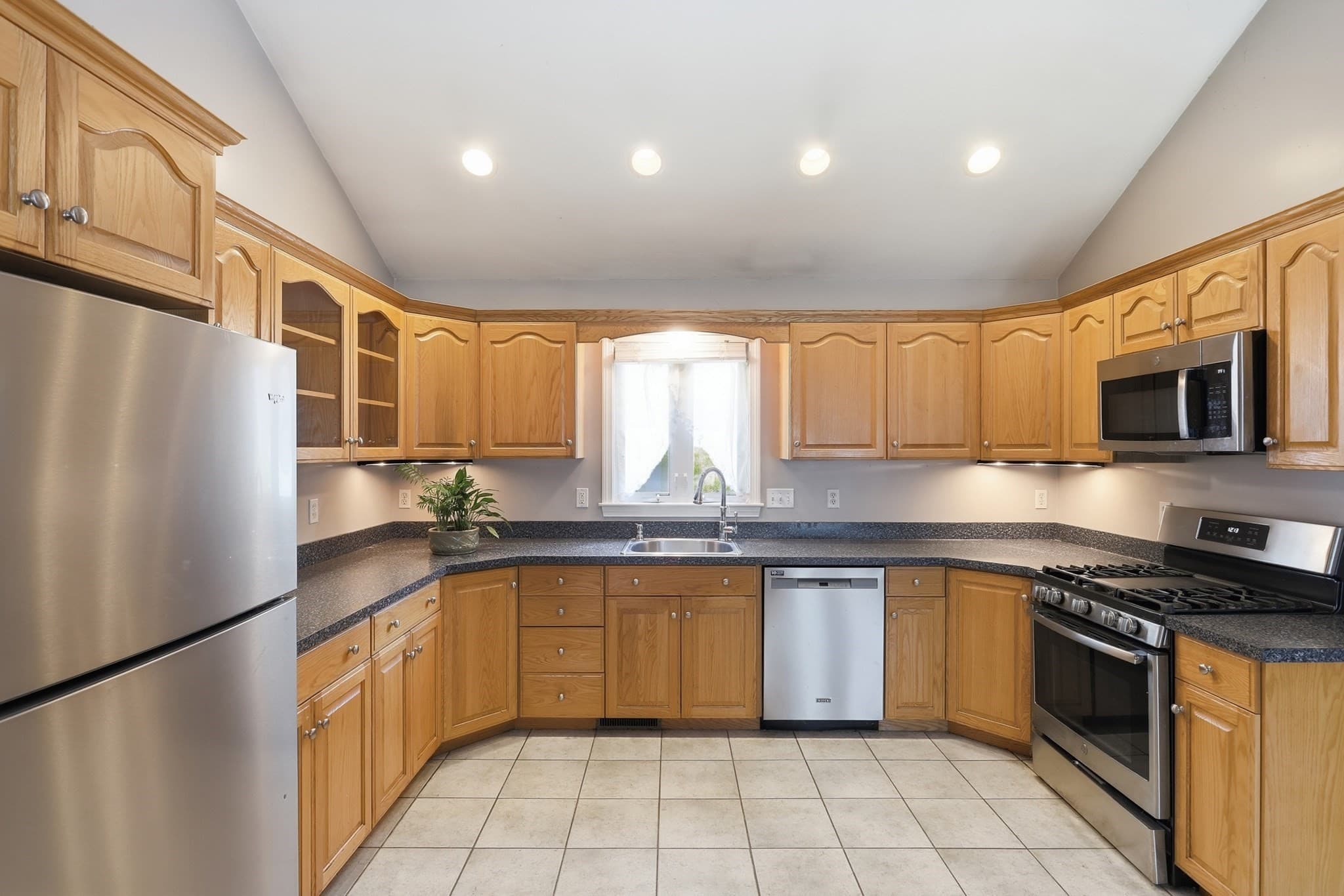 Single Family Residence at 6 Oak Road, Littleton MA 01460, Littleton, photo 5 of 29