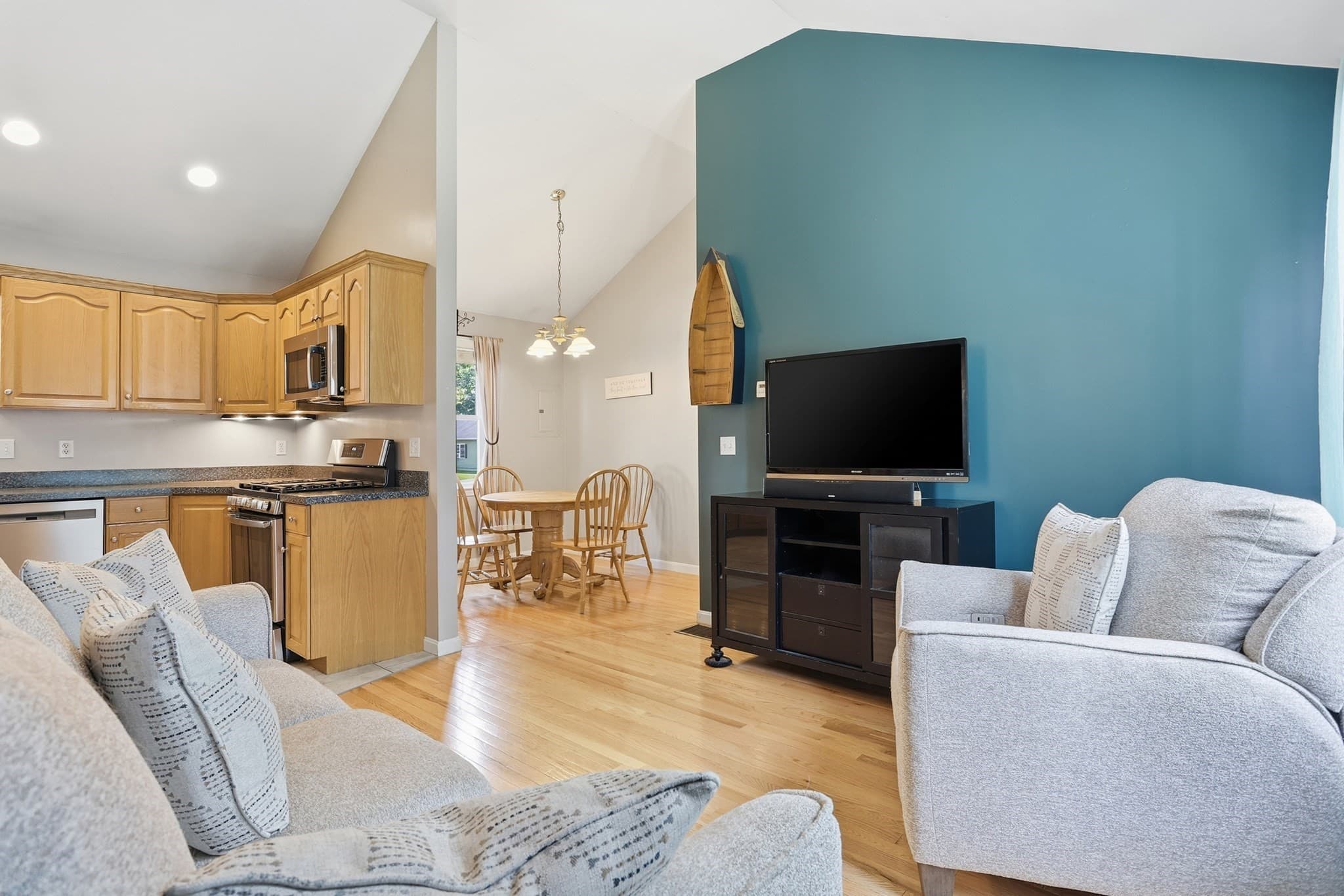Single Family Residence at 6 Oak Road, Littleton MA 01460, Littleton, photo 10 of 29