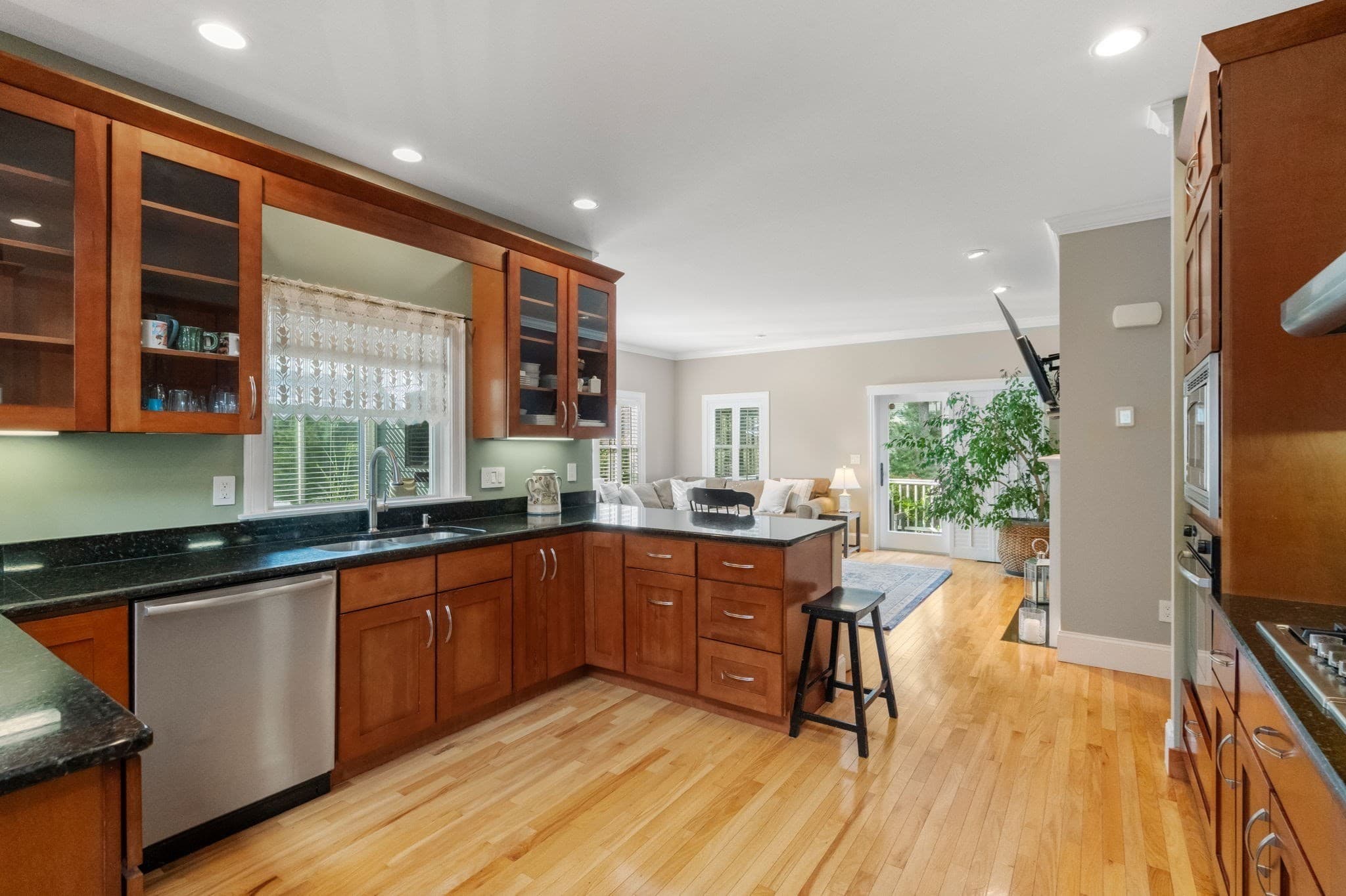 Condominium at 31 Hathaway Pond Cir # 31, Rochester MA 02770, Rochester, photo 6 of 42