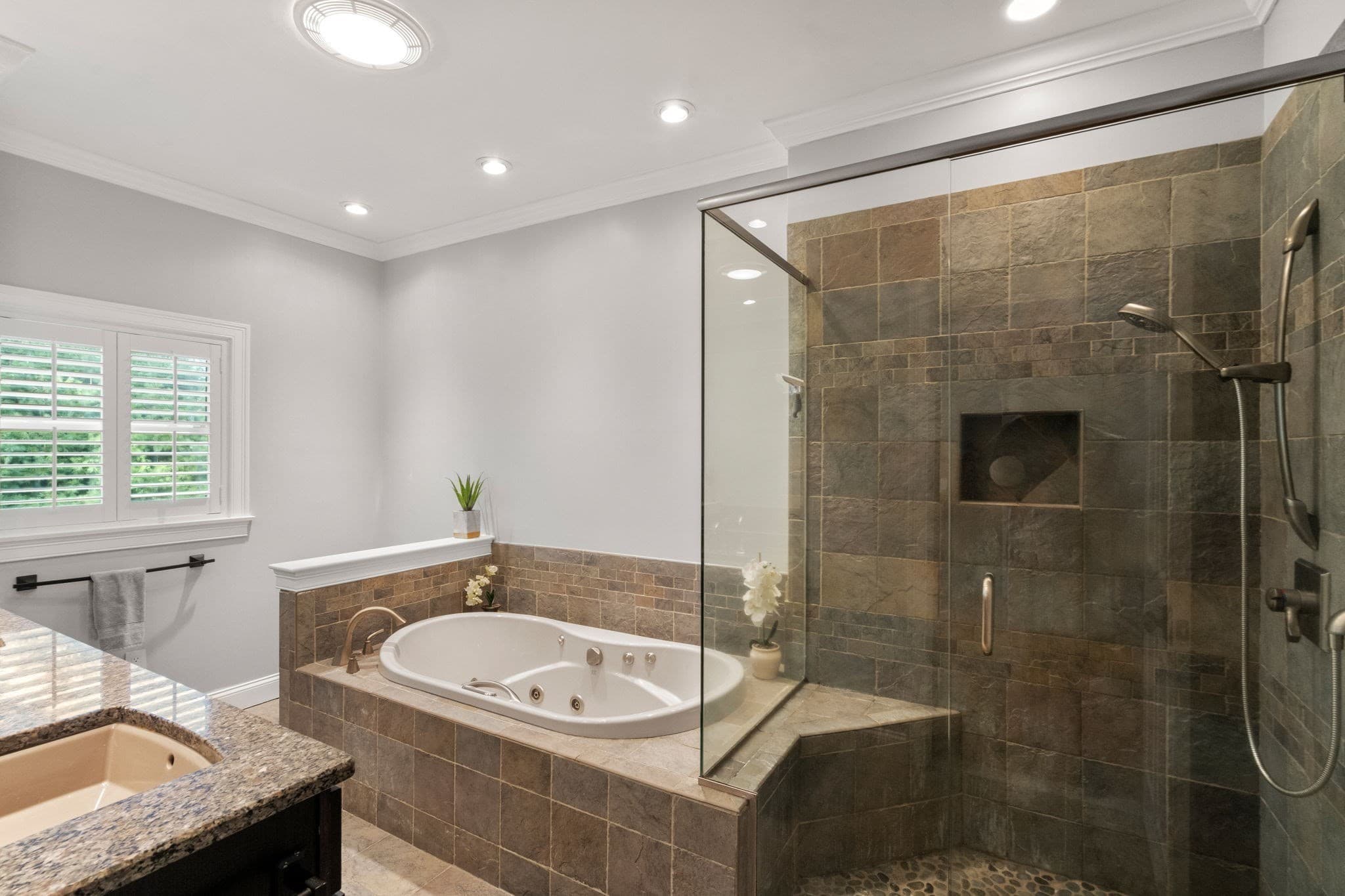 Condominium at 31 Hathaway Pond Cir # 31, Rochester MA 02770, Rochester, photo 14 of 42