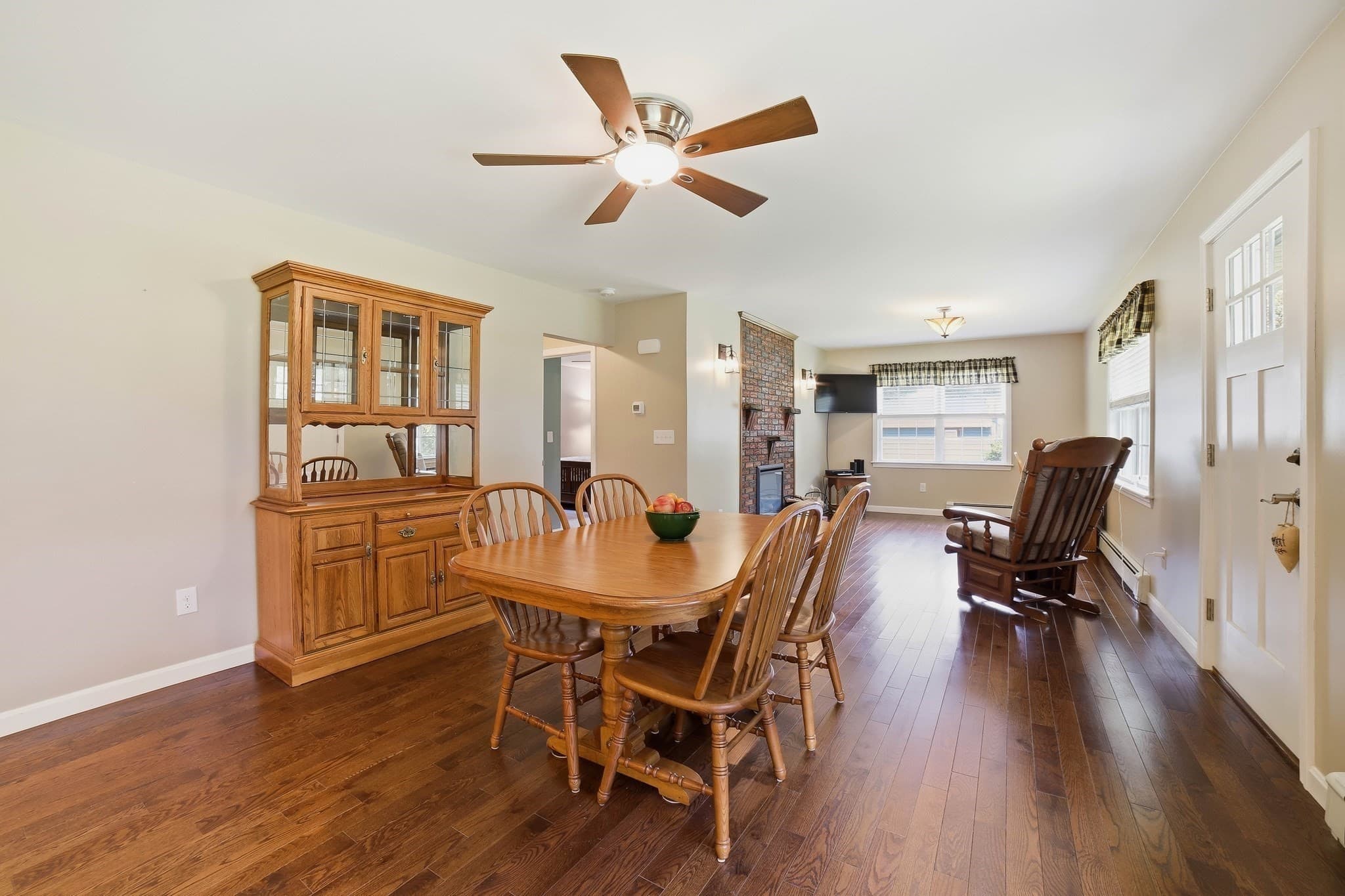 Single Family Residence at 425 River Road, Uxbridge MA 01569, Uxbridge, photo 3 of 30
