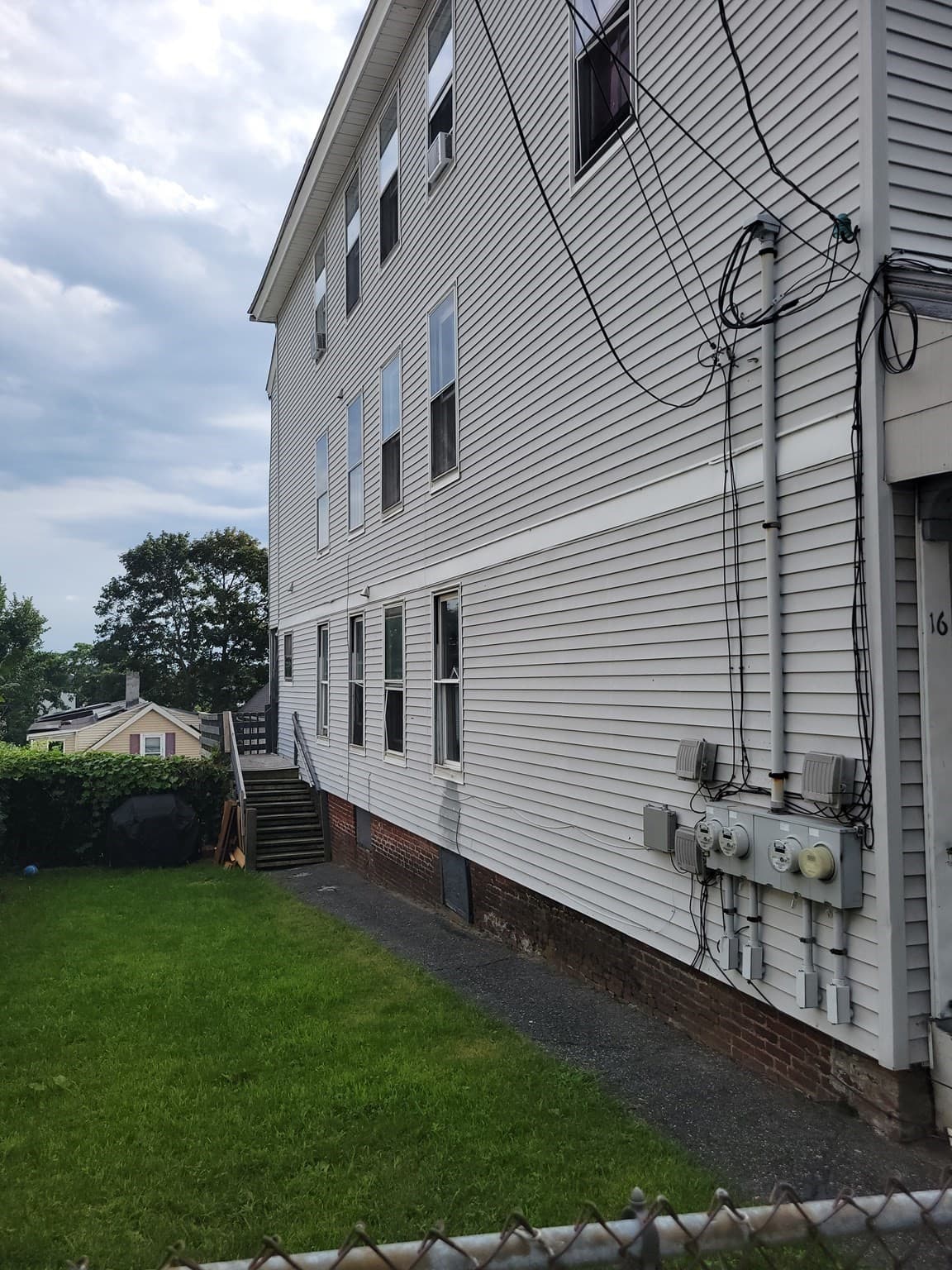 3 Family at 16 Reservoir St, Worcester MA 01605, Worcester, photo 3 of 4