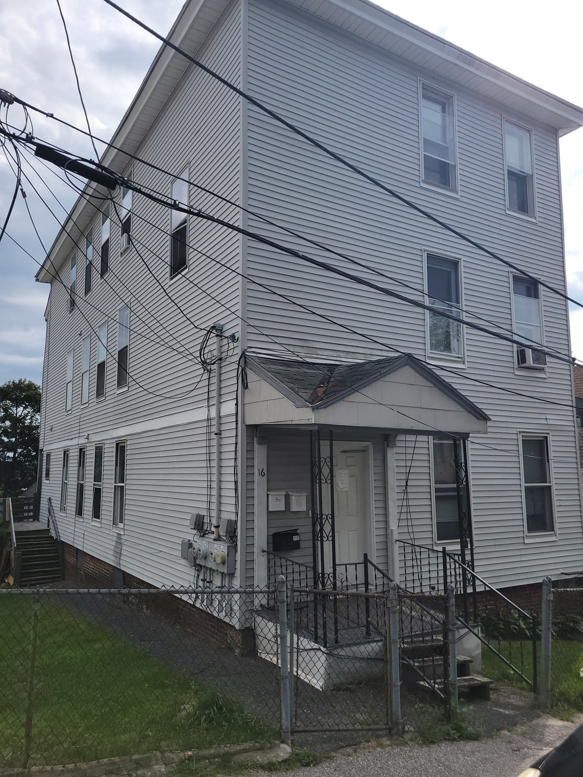 16 Reservoir St, Worcester MA 01605