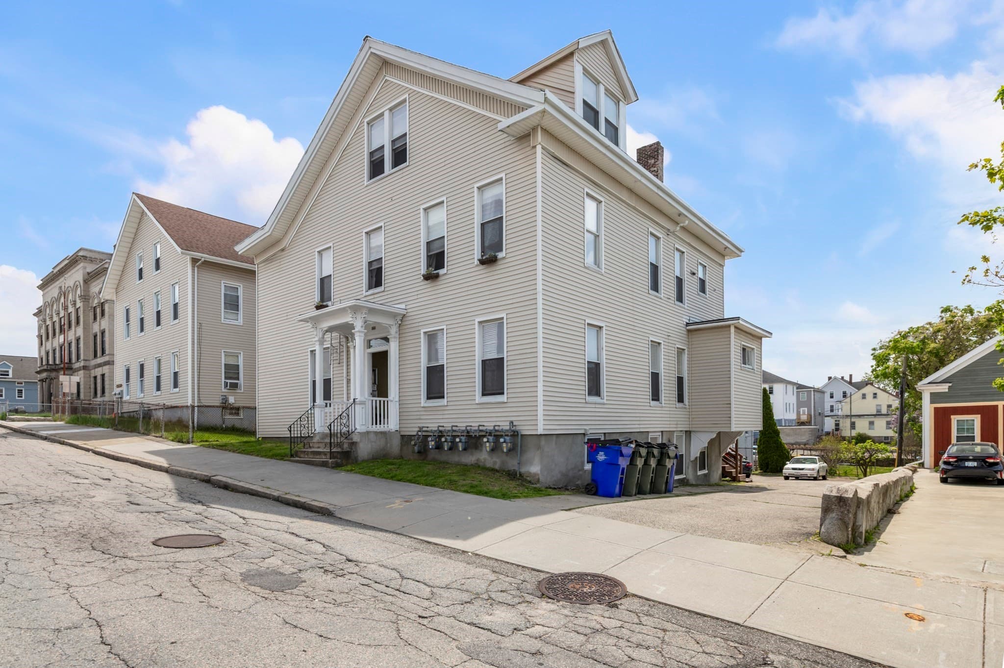 381 Pine St, Fall River MA 02720