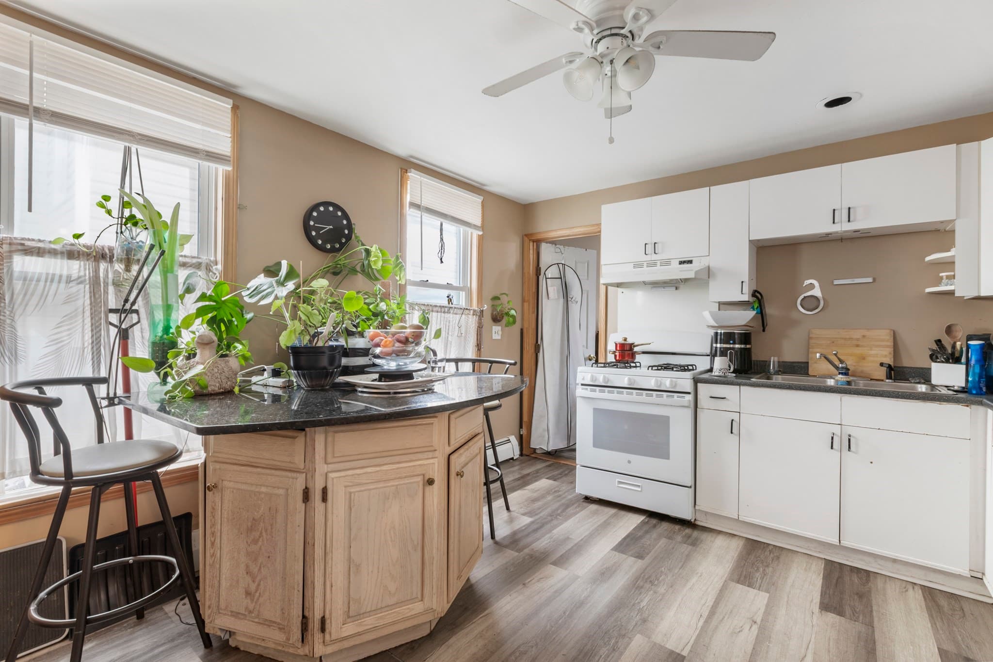 5-9 Family at 381 Pine St, Fall River MA 02720, Fall River, photo 10 of 41