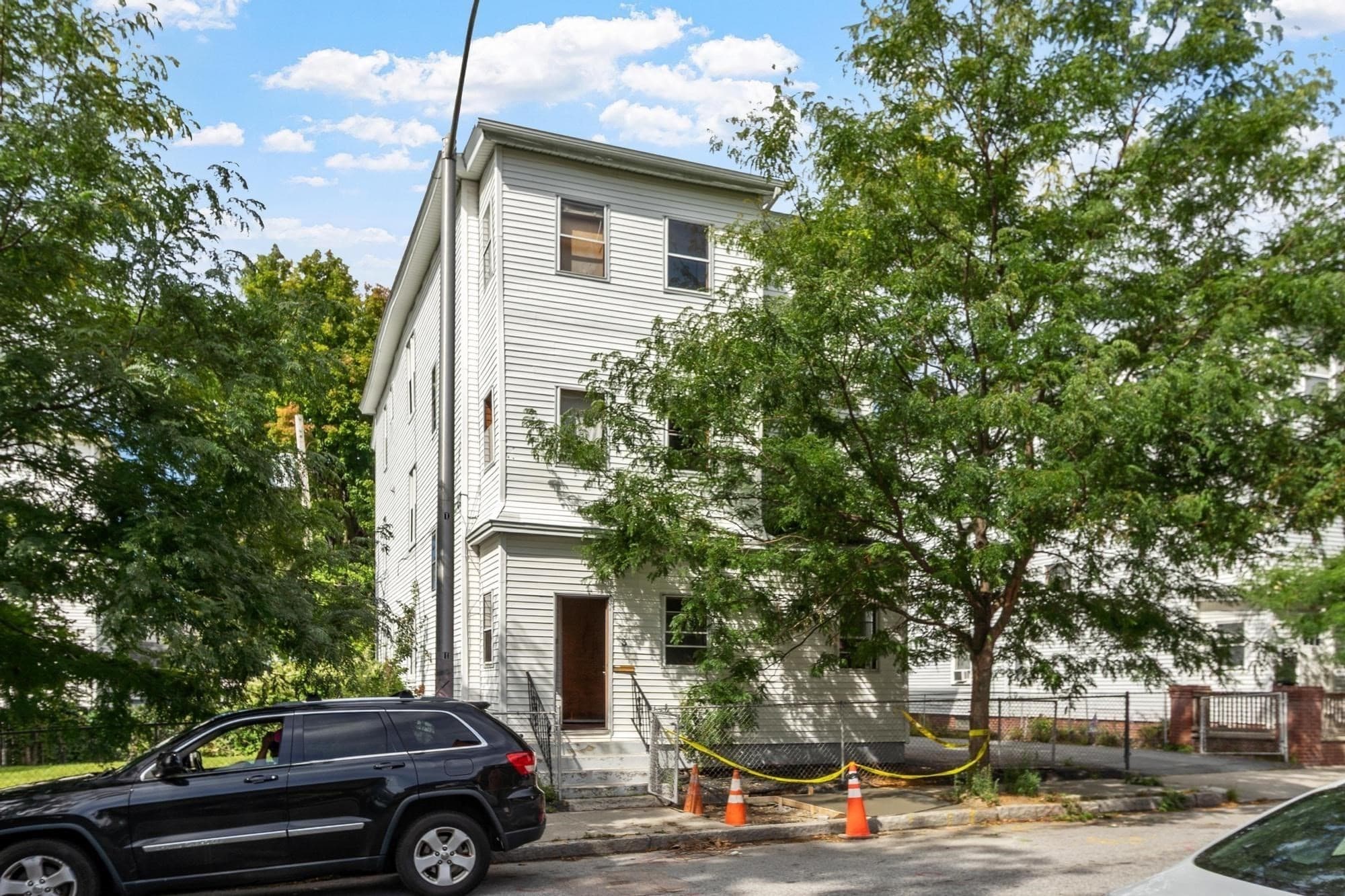 3 Family at 3 Aetna Street, Worcester MA 01604, Worcester, photo 2 of 40