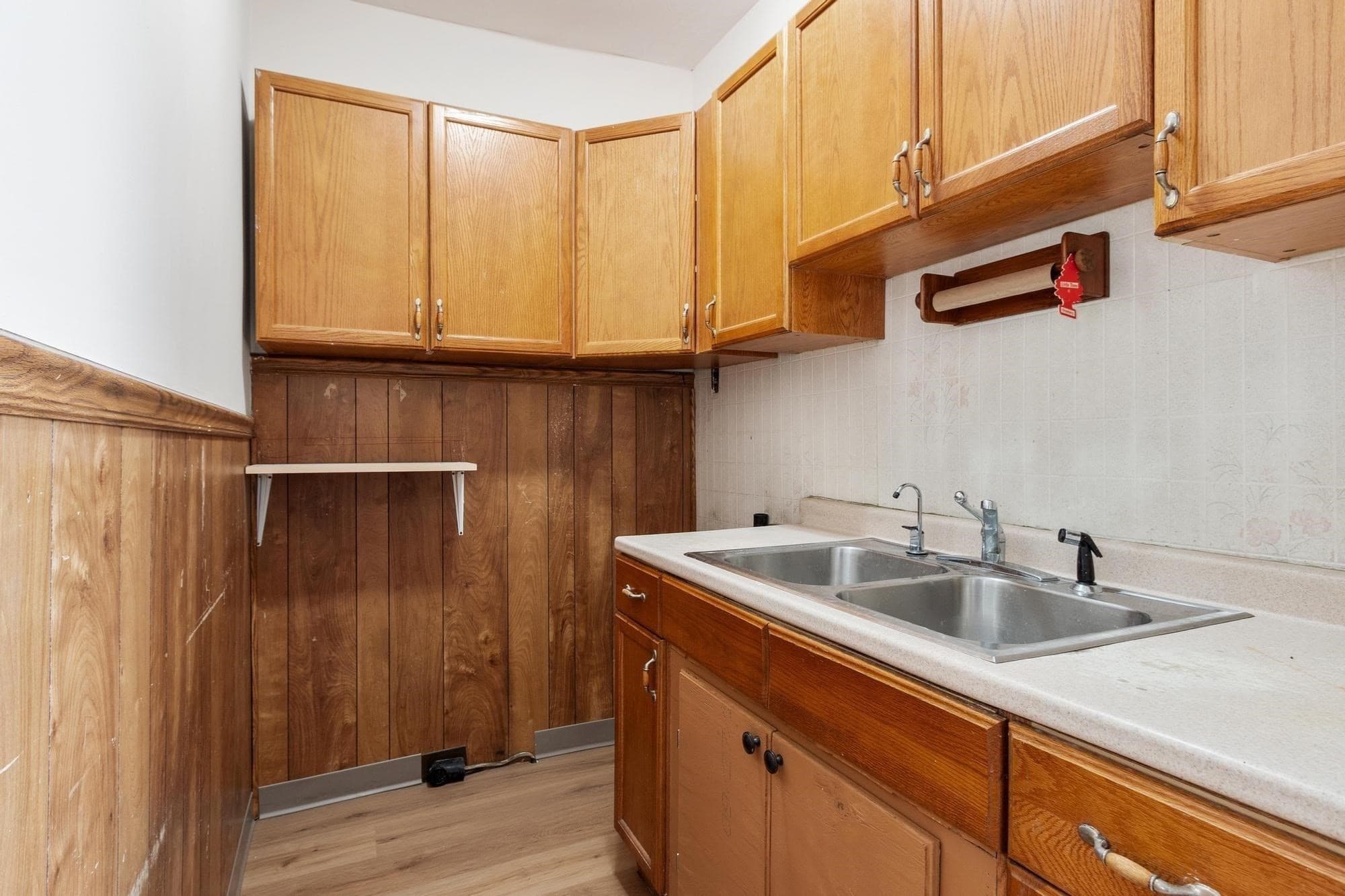 3 Family at 3 Aetna Street, Worcester MA 01604, Worcester, photo 6 of 40