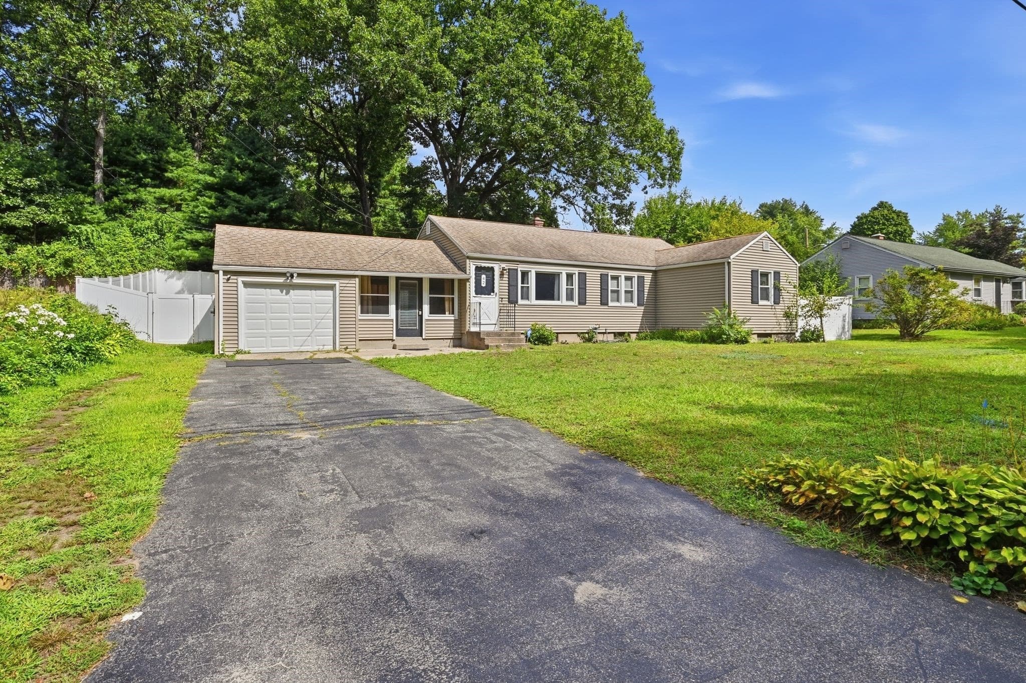 Single Family Residence at 42 N Brook Rd, Springfield MA 01119, Springfield, photo 3 of 35