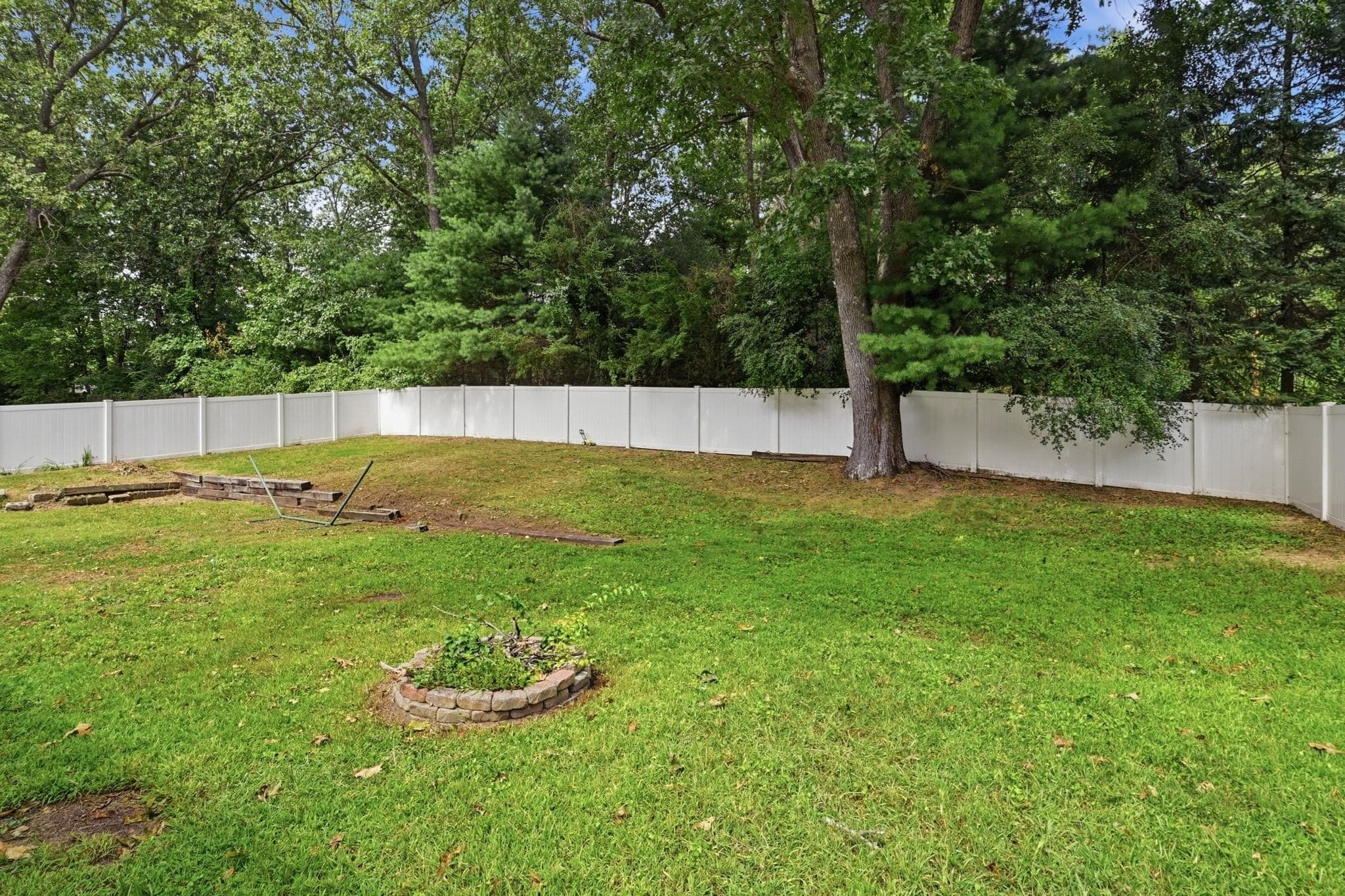 Single Family Residence at 42 N Brook Rd, Springfield MA 01119, Springfield, photo 35 of 35