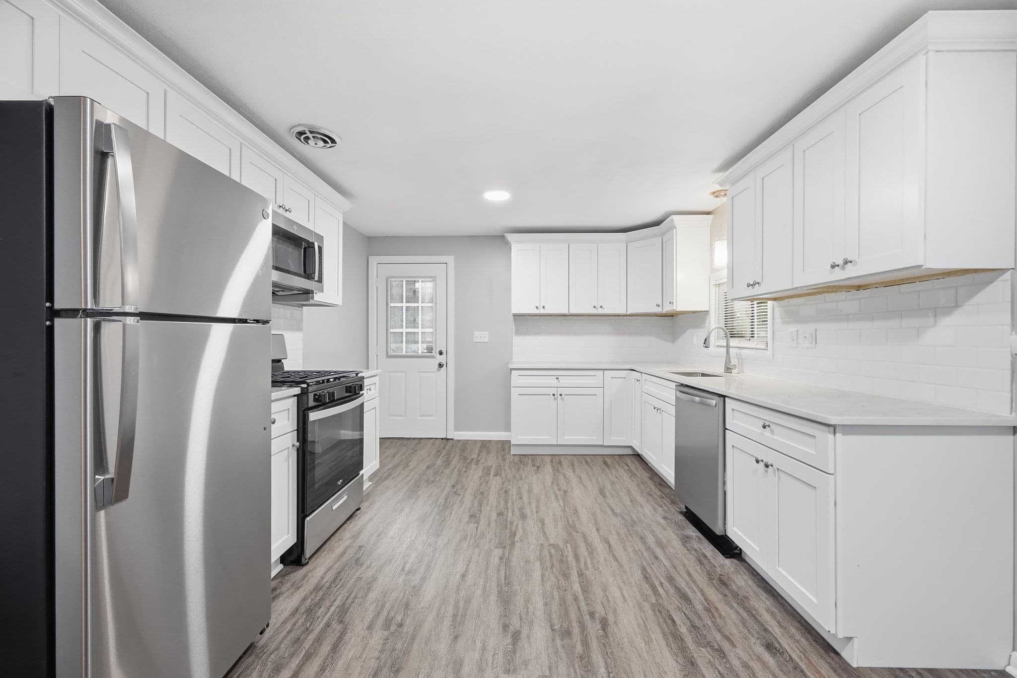 Single Family Residence at 52 Navajo Rd, Springfield MA 01109, Springfield, photo 12 of 24