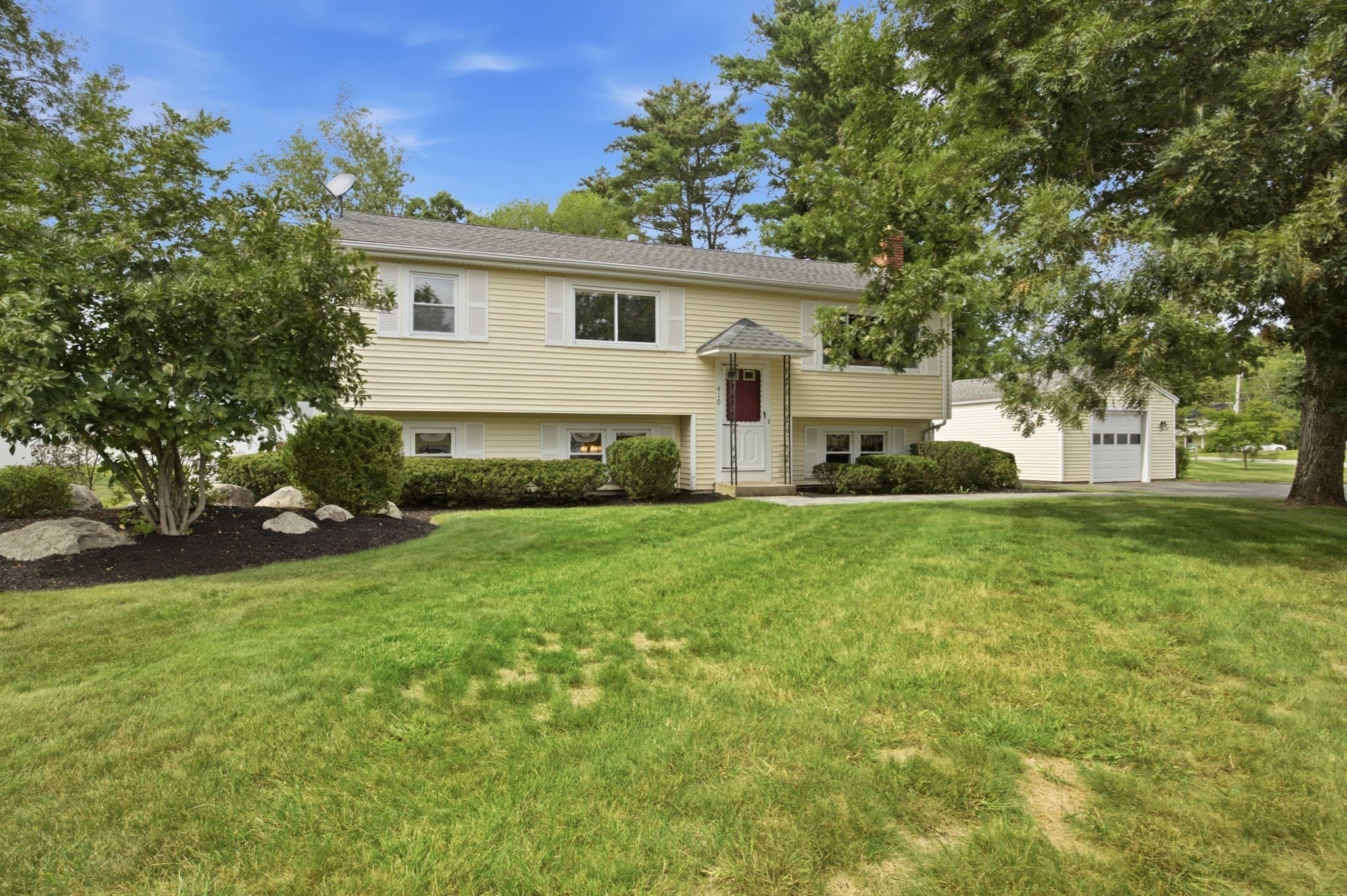 Single Family Residence at 410 Crescent St, East Bridgewater MA 02333, East Bridgewater, photo 2 of 37