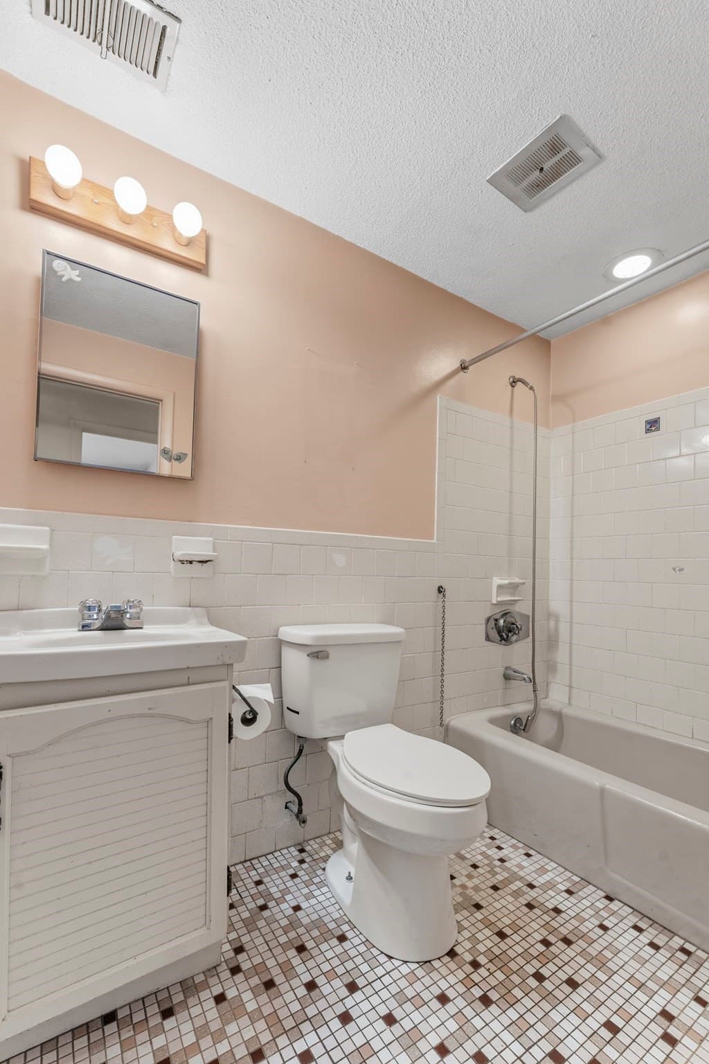 Single Family Residence at 9 Lynnwood Ave, Swansea MA 02777, Swansea, photo 27 of 34