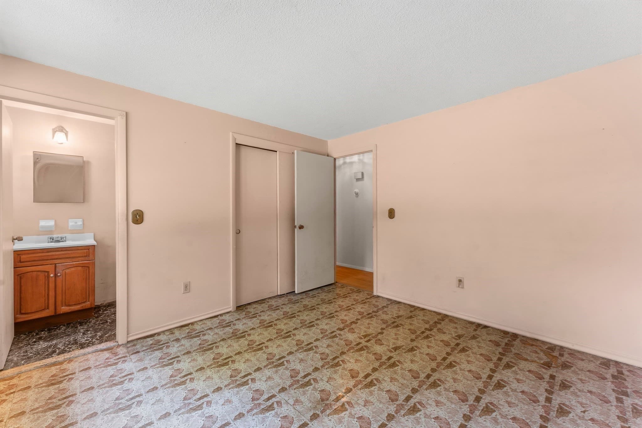 Single Family Residence at 9 Lynnwood Ave, Swansea MA 02777, Swansea, photo 13 of 34