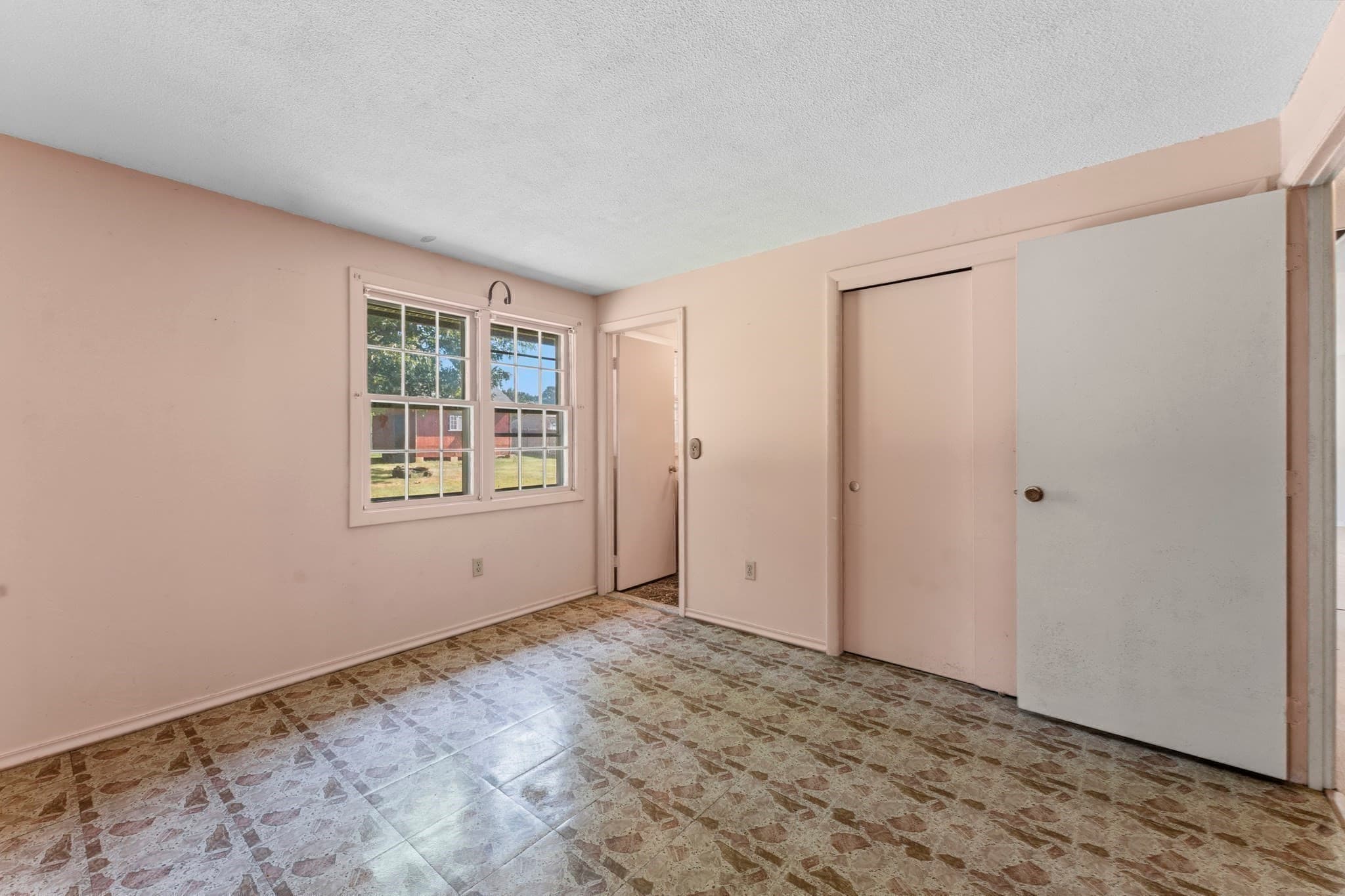 Single Family Residence at 9 Lynnwood Ave, Swansea MA 02777, Swansea, photo 12 of 34