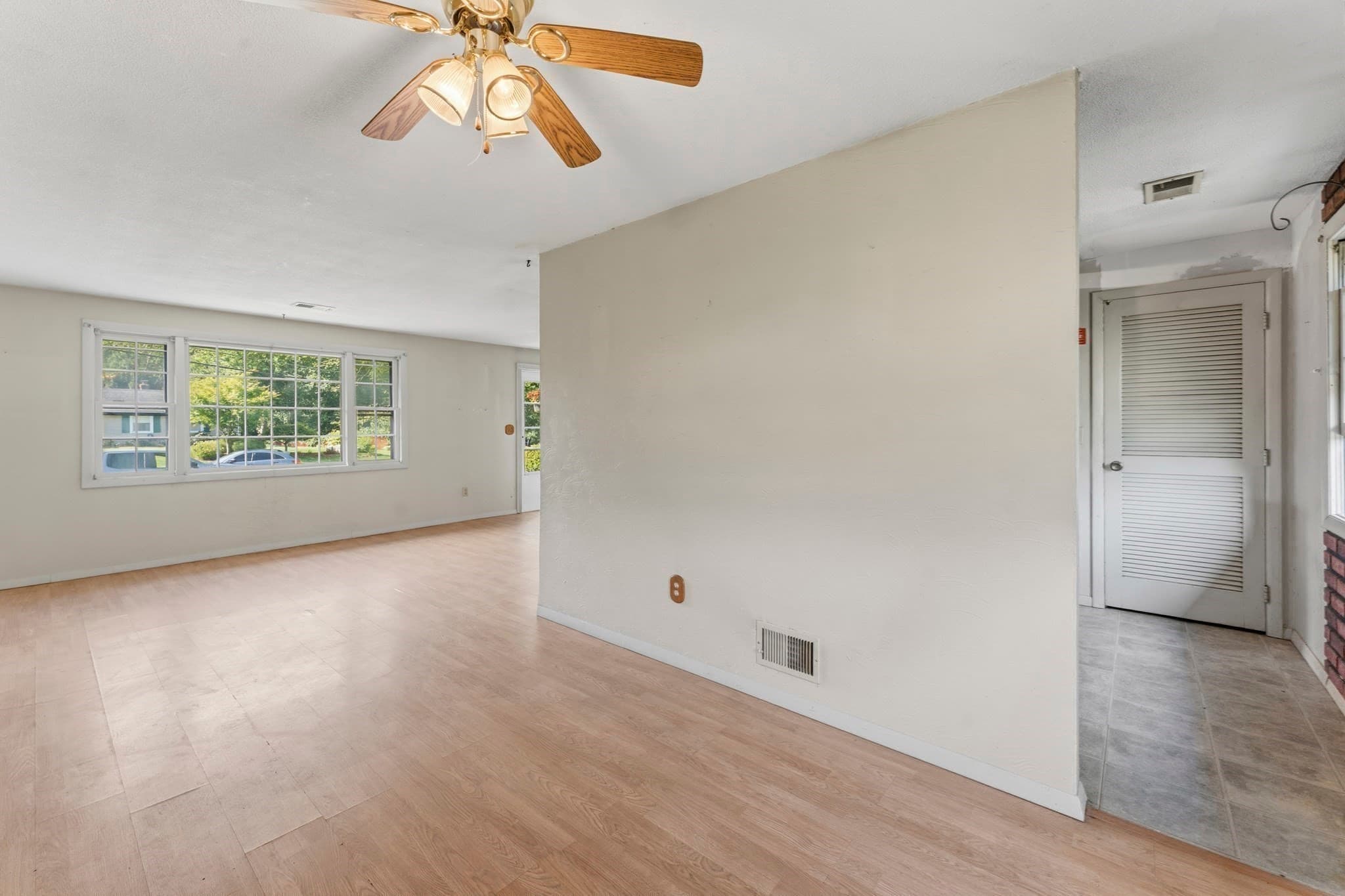 Single Family Residence at 9 Lynnwood Ave, Swansea MA 02777, Swansea, photo 7 of 34