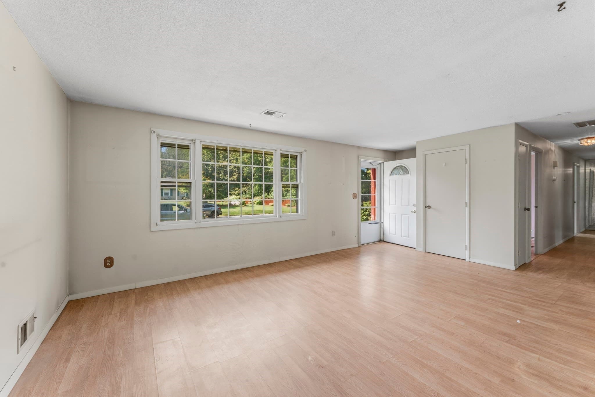 Single Family Residence at 9 Lynnwood Ave, Swansea MA 02777, Swansea, photo 3 of 34