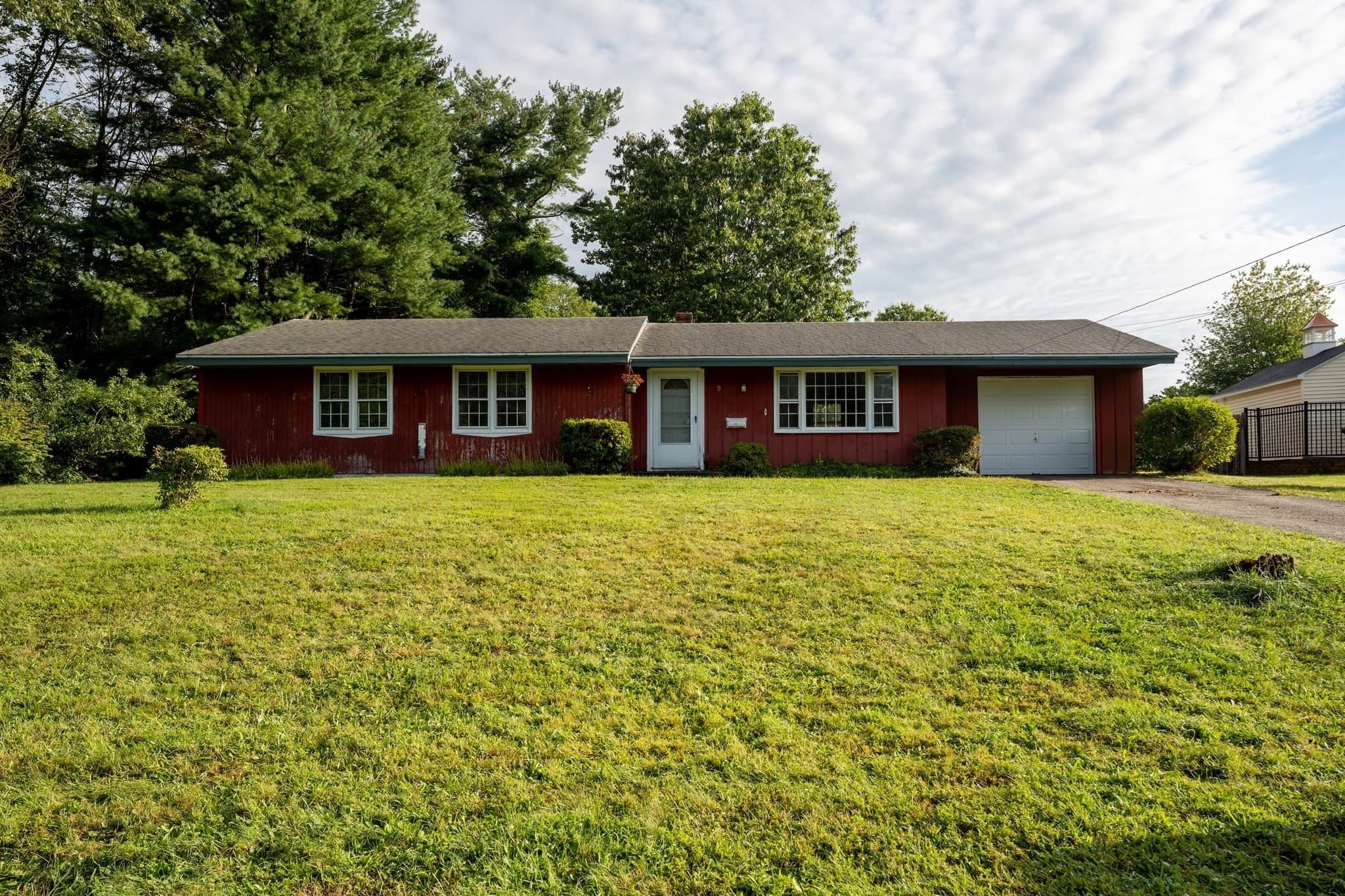 9 Lynnwood Ave, Swansea MA 02777