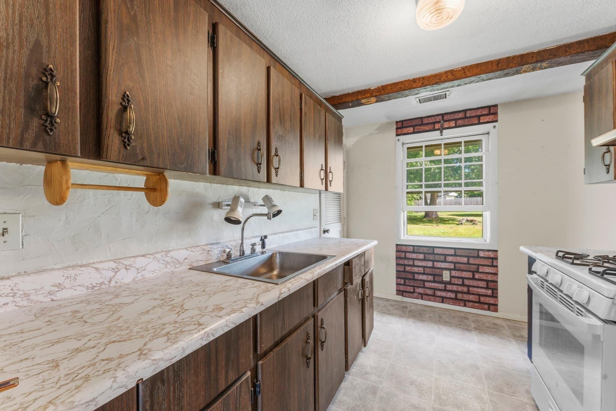 Single Family Residence at 9 Lynnwood Ave, Swansea MA 02777, Swansea, photo 9 of 34