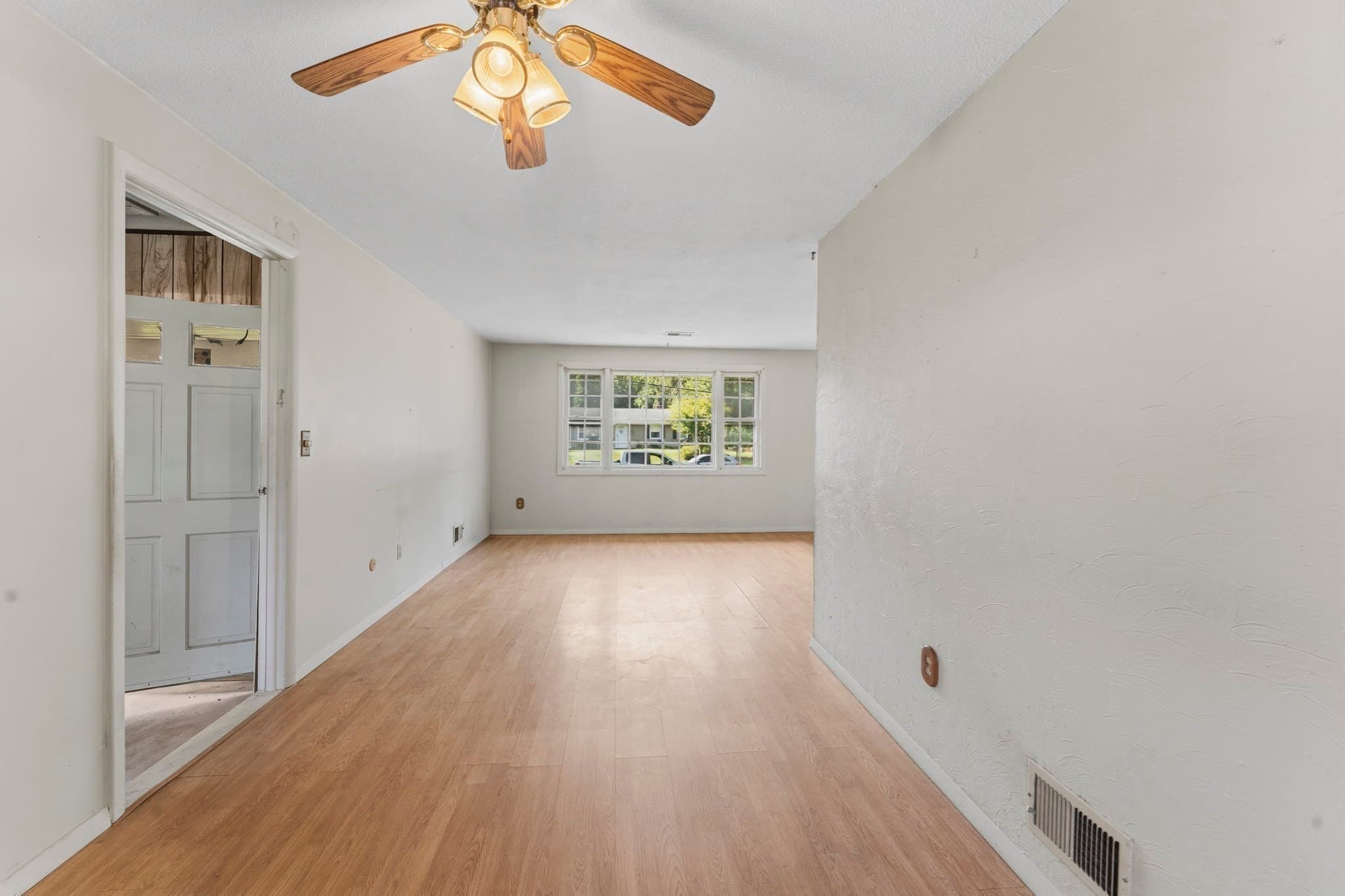 Single Family Residence at 9 Lynnwood Ave, Swansea MA 02777, Swansea, photo 8 of 34