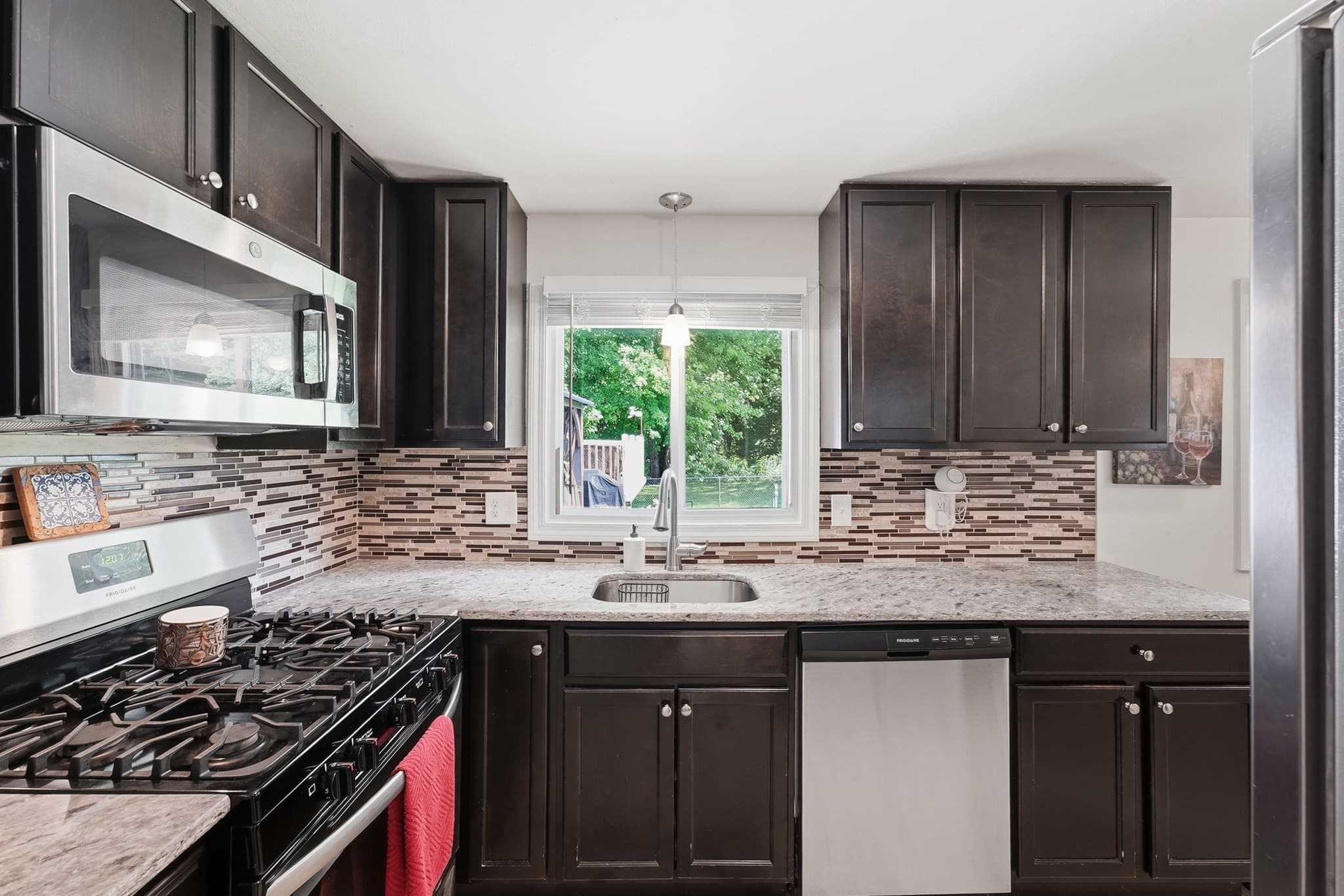 Single Family Residence at 75 Longwood Dr, Chicopee MA 01020, photo 18 of 41