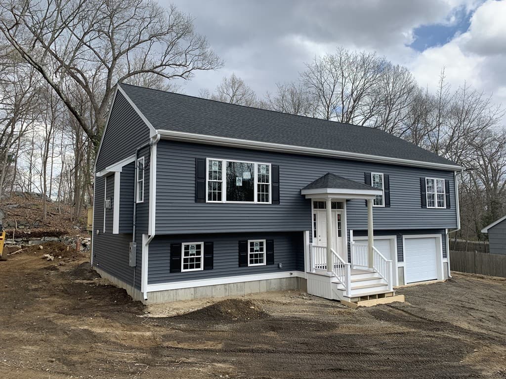 Single Family Residence at 2 Clarendon Circle Lot 7, Holbrook MA 02343, Holbrook, photo 2 of 25