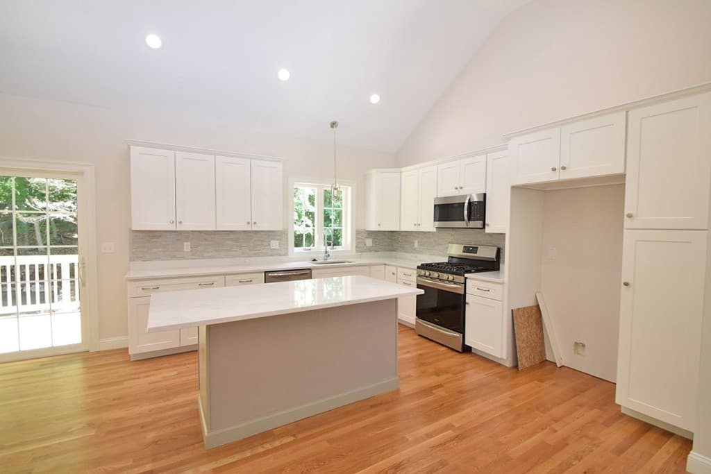 Single Family Residence at 2 Clarendon Circle Lot 7, Holbrook MA 02343, Holbrook, photo 6 of 25