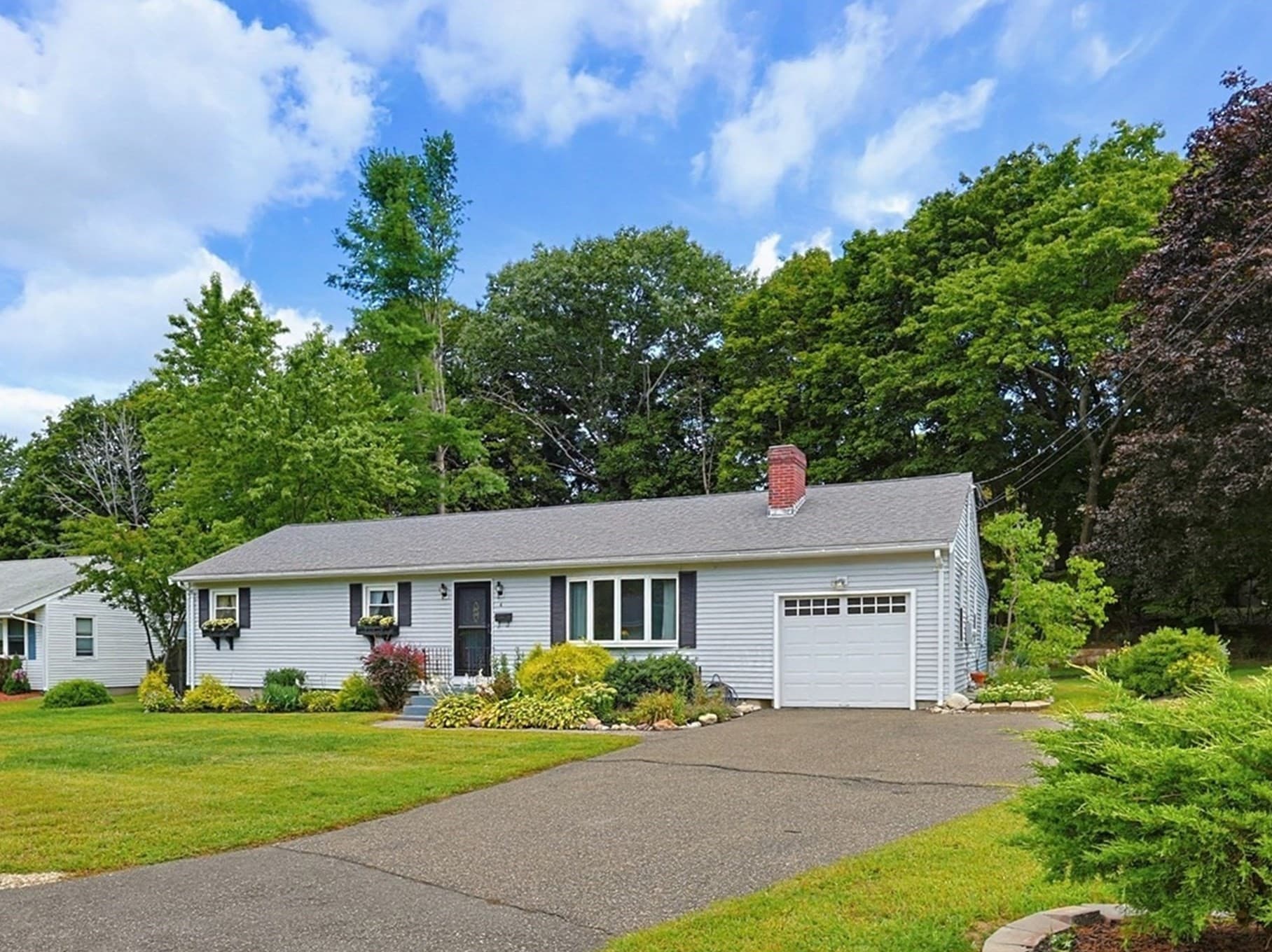 4 Willow St, Franklin MA 02038