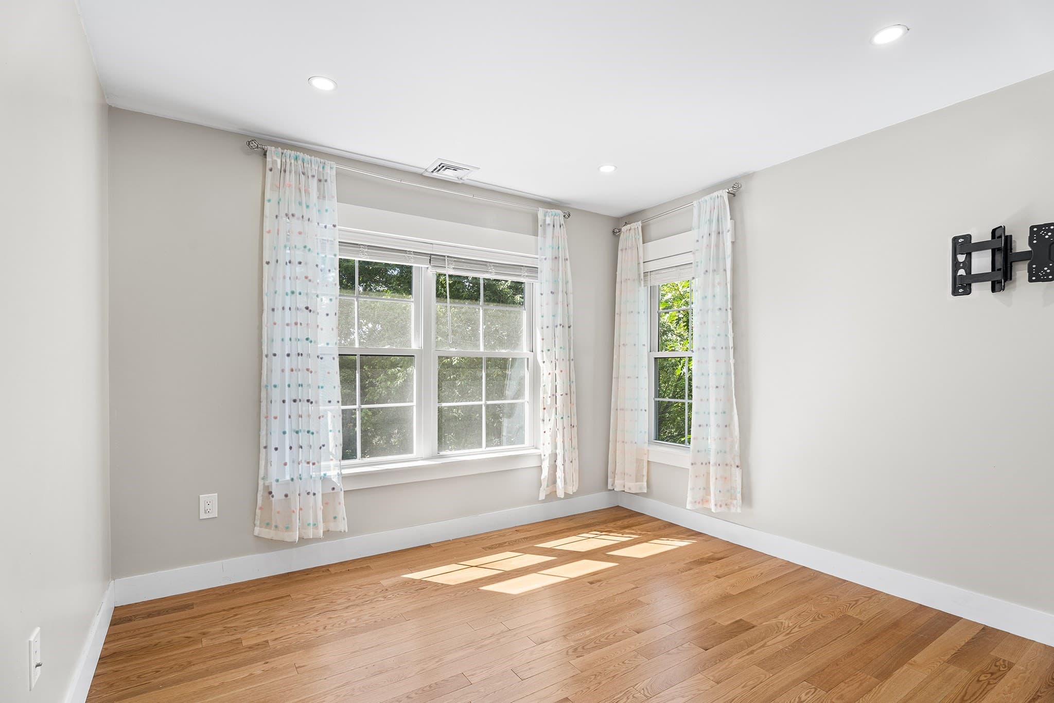 Single Family Residence at 30 Valmor St, Worcester MA 01604, Worcester, photo 23 of 35