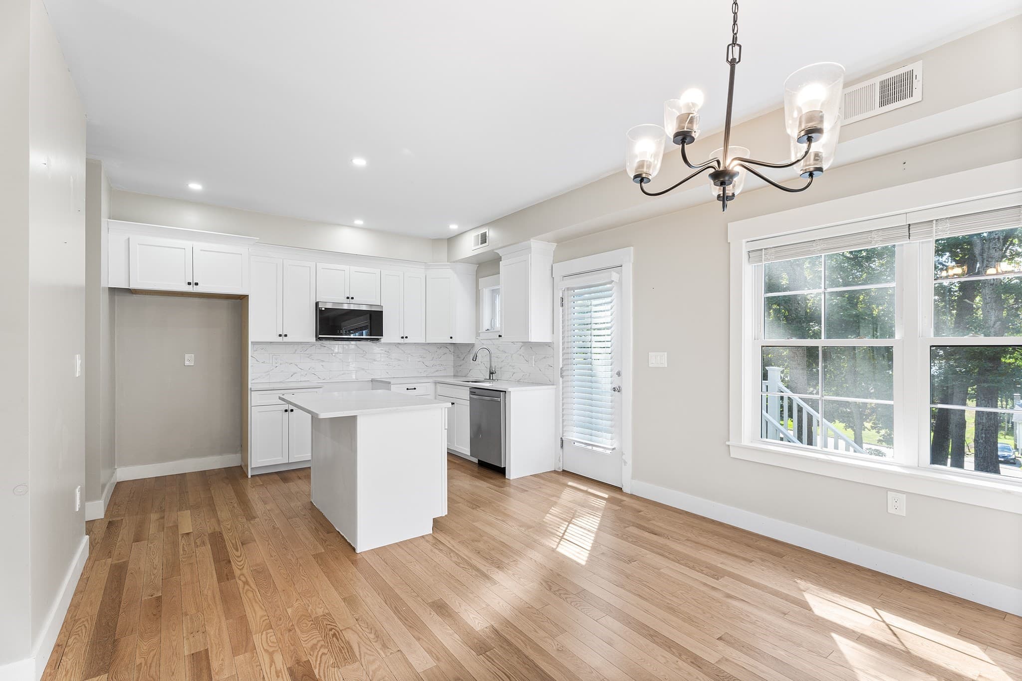 Single Family Residence at 30 Valmor St, Worcester MA 01604, Worcester, photo 12 of 35