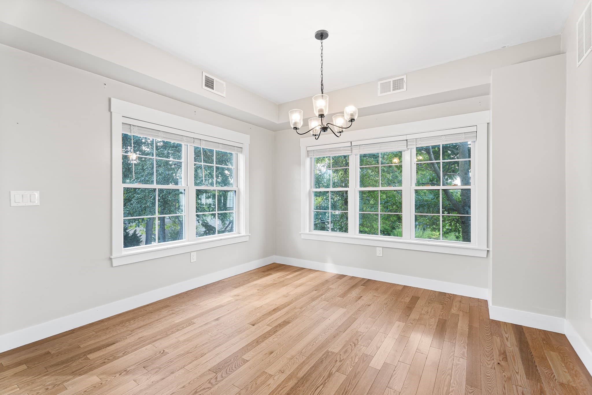 Single Family Residence at 30 Valmor St, Worcester MA 01604, Worcester, photo 9 of 35