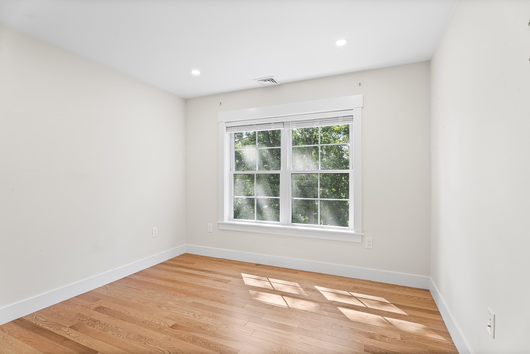 Single Family Residence at 30 Valmor St, Worcester MA 01604, Worcester, photo 19 of 35
