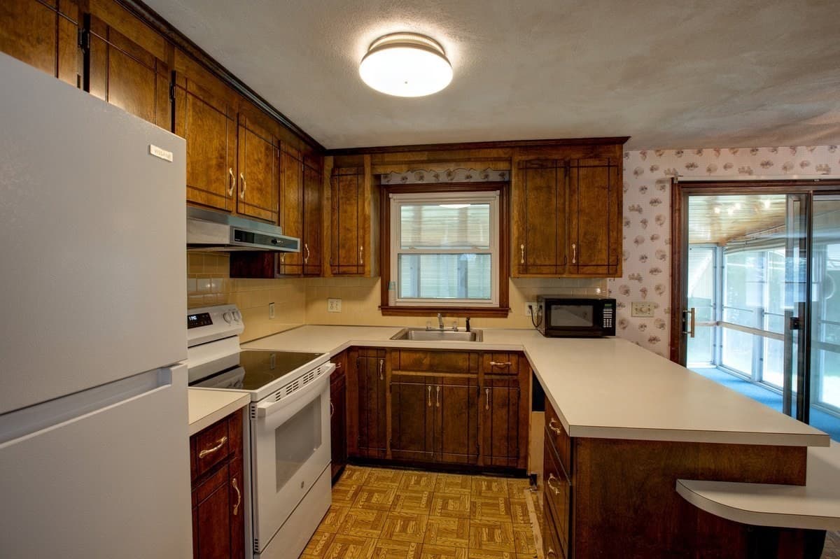 Single Family Residence at 67 Ivy Ln, Northbridge MA 01588, Northbridge, photo 3 of 27