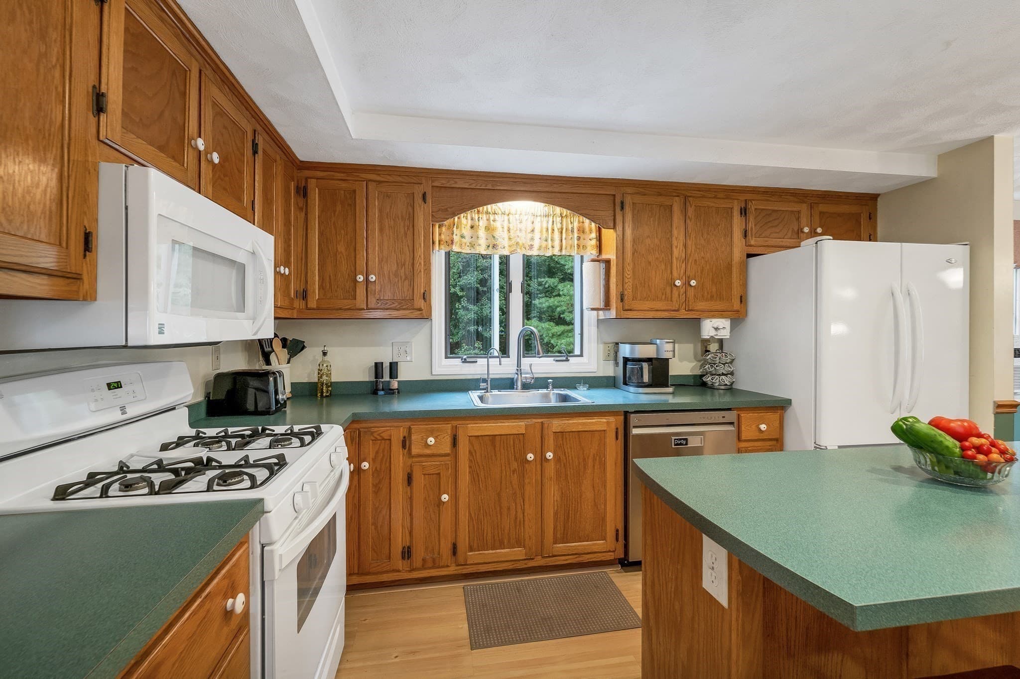 Single Family Residence at 14 Burnside Ln, Merrimac MA 01860, Merrimac, photo 7 of 39