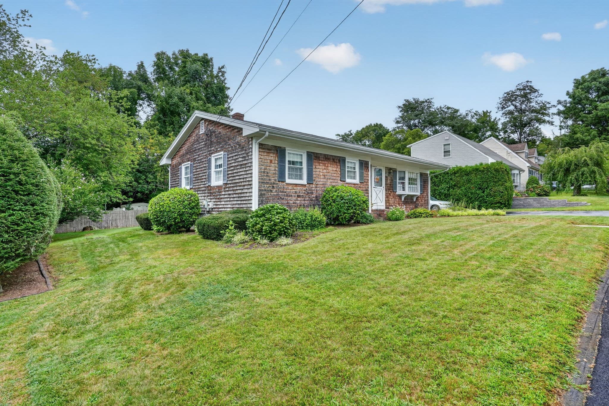 Single Family Residence at 1025 Cherokee St, New Bedford MA 02745, New Bedford, photo 2 of 33