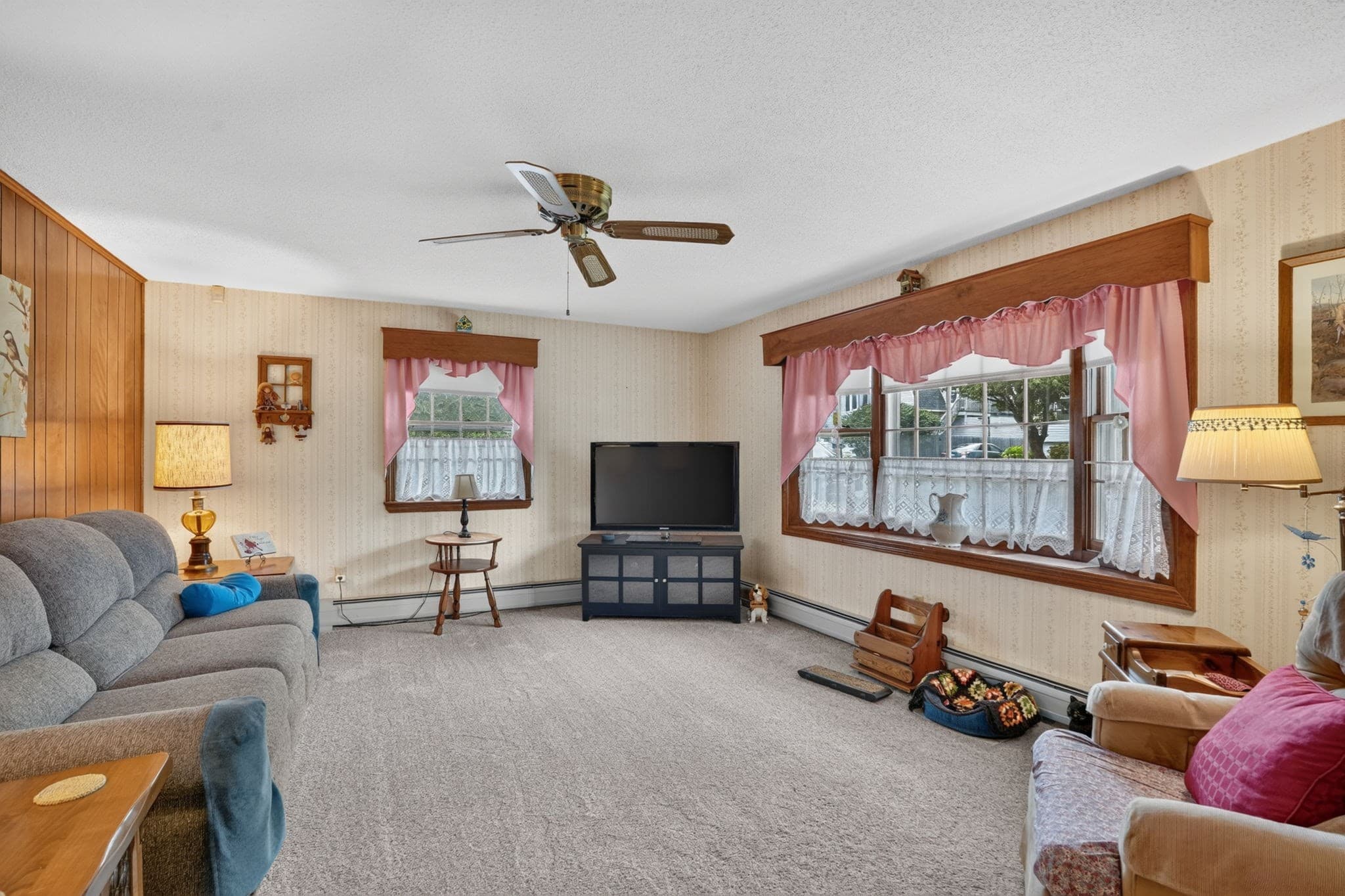 Single Family Residence at 1025 Cherokee St, New Bedford MA 02745, New Bedford, photo 3 of 33