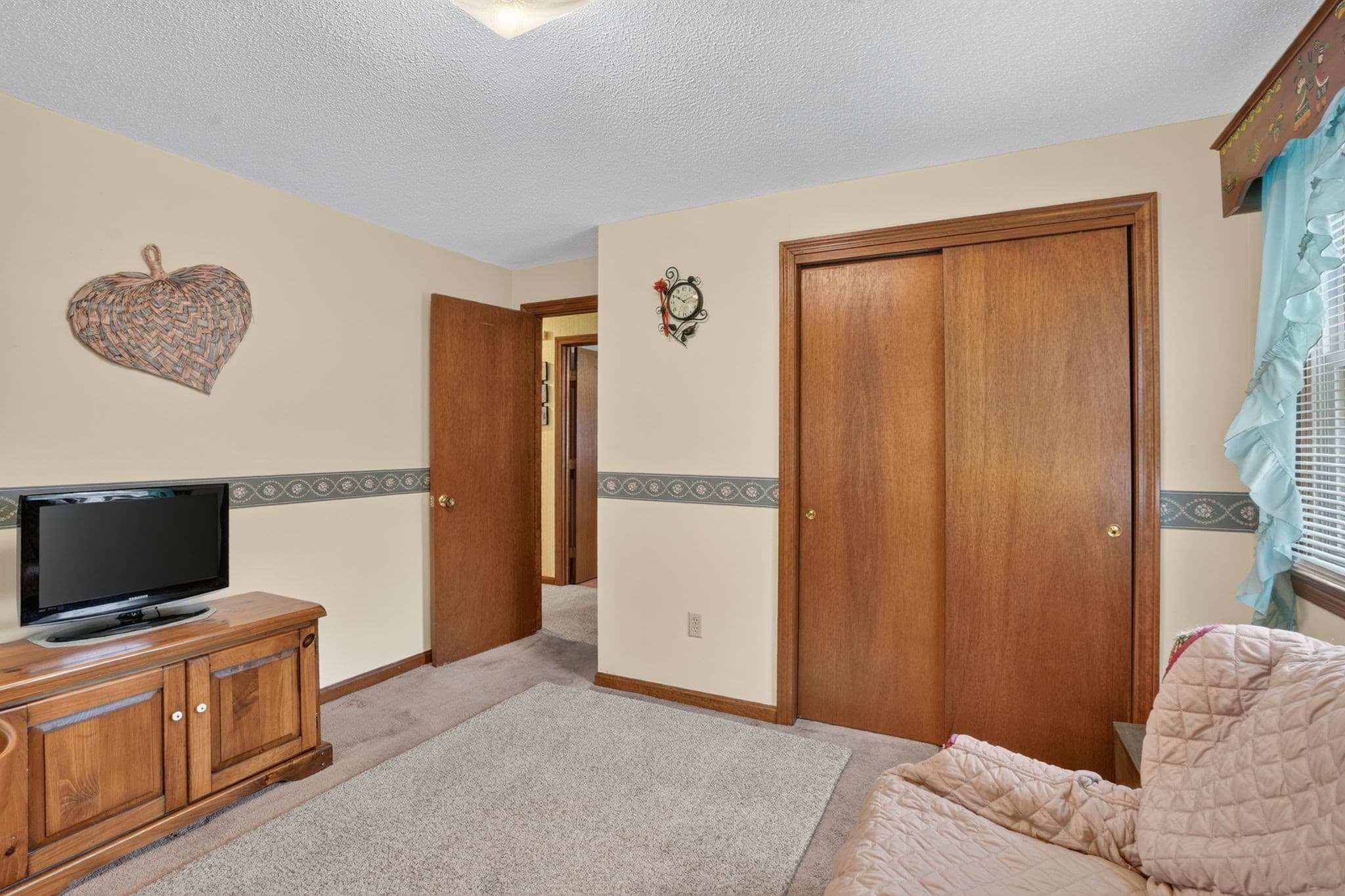 Single Family Residence at 1025 Cherokee St, New Bedford MA 02745, New Bedford, photo 20 of 33